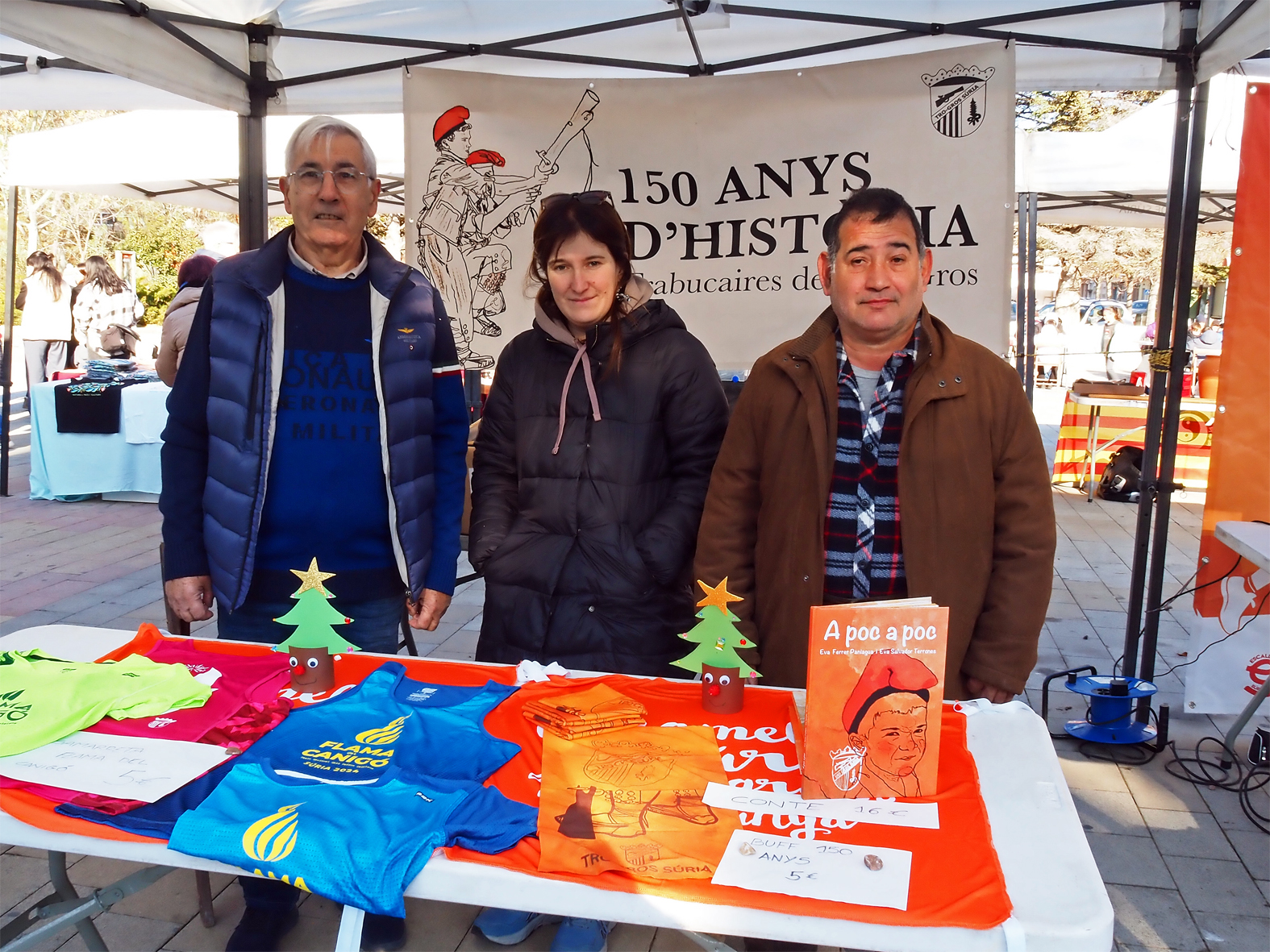Parada de Trabucaires del Tro Gros a la pla&ccedil;a de Sant Joan, dins de la Fira de Nadal i Entitats de S&uacute;ria.