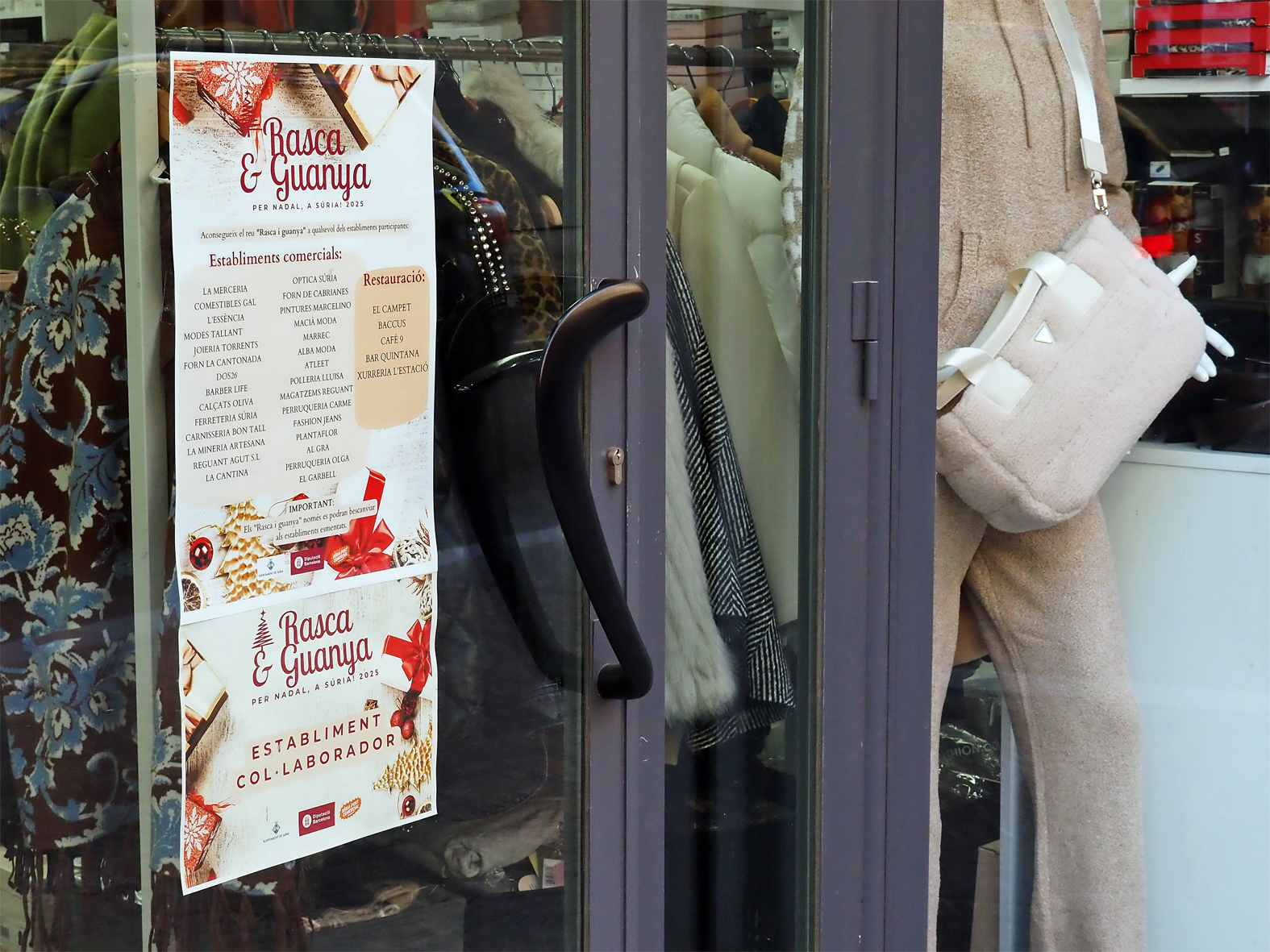 Establiment col&middot;laborador de la campanya comercial 'Rasca i guanya' de Nadal, durant la Fira de Nadal i Entitats de S&uacute;ria.