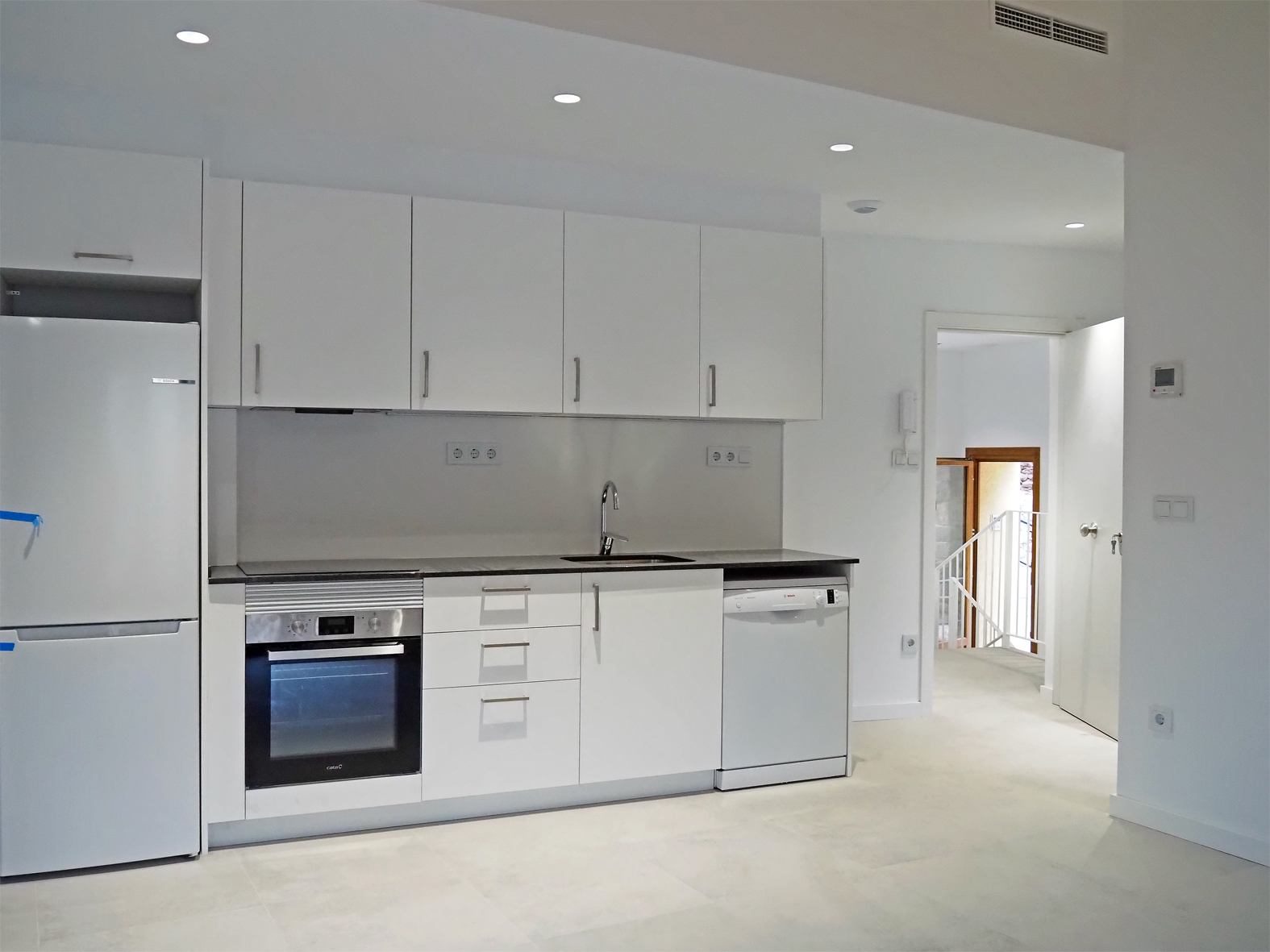 Interior d'un dels nous pisos de Cal Ton Bat&oacute;, al Poble Vell, despr&eacute;s de les obres de consolidaci&oacute; i rehabilitaci&oacute; de l'edifici.