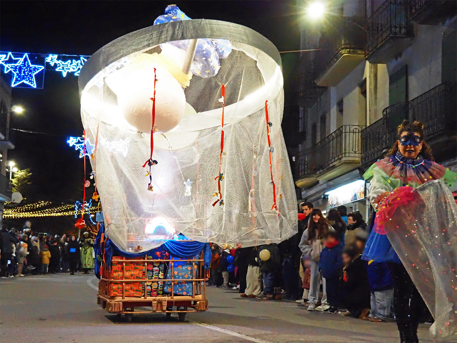 Carrossa de la Ca&ccedil;a-xumets, dins de la Cavalcada de Reis a S&uacute;ria.