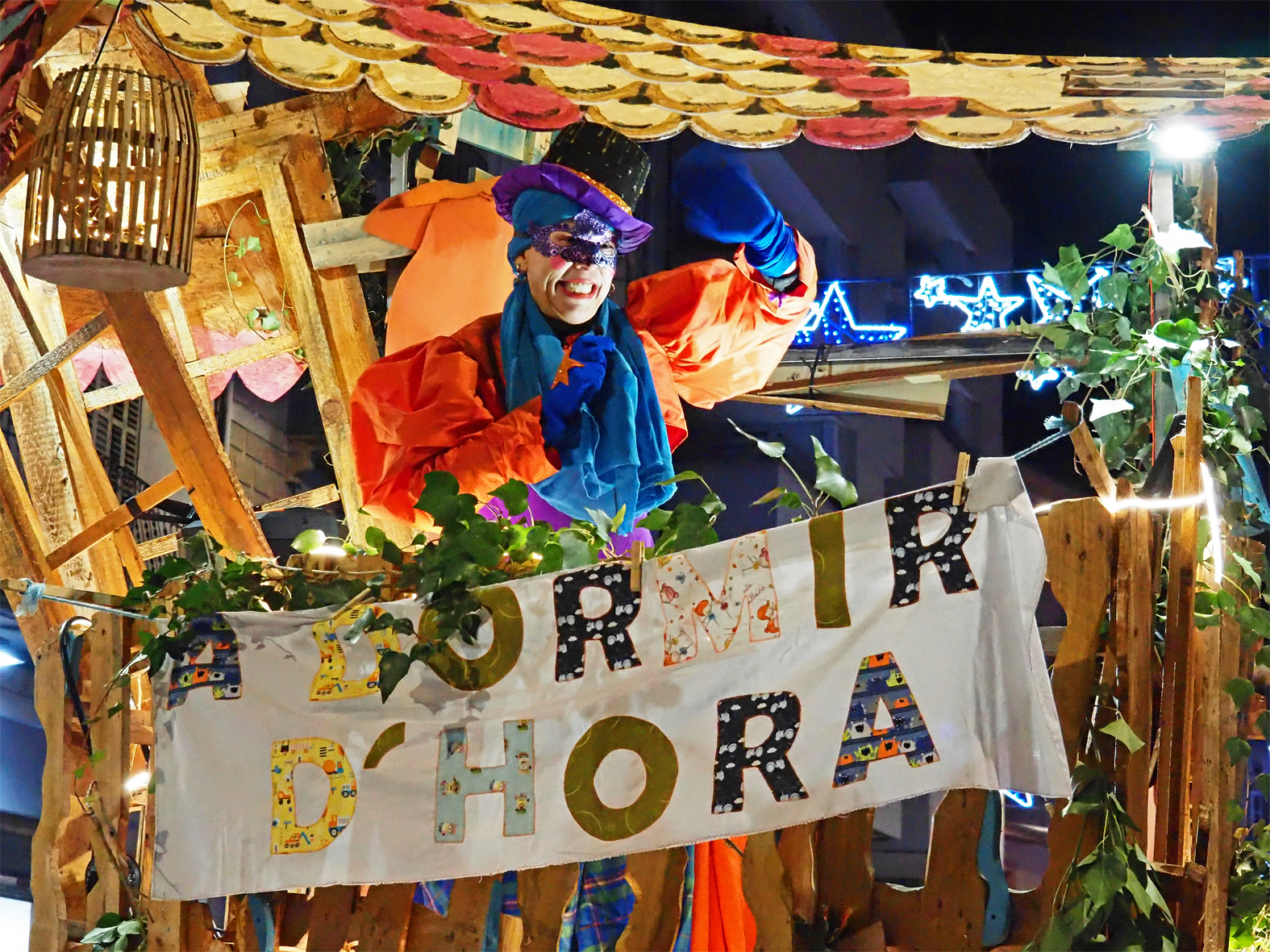 Salutaci&oacute; de la Contacontes, dins de la Cavalcada de Reis a S&uacute;ria.