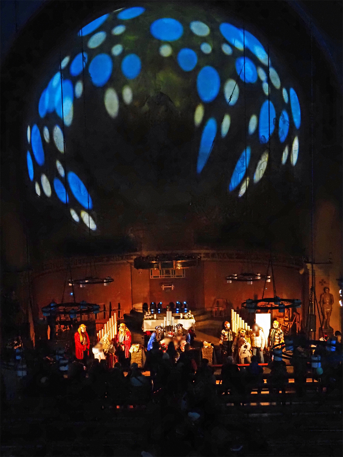 Imatge de la recepci&oacute; dels Reis d'Orient als infants de la vila a l'Esgl&eacute;sia Parroquial de Sant Crist&ograve;fol.