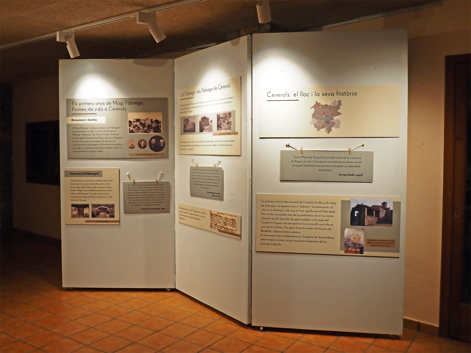 Imatge de l'exposici&oacute; 'Mag&iacute; F&agrave;brega (1855-1926), de S&uacute;ria al capdavant de la Universitat' a la sala Cal Balaguer del Porxo.