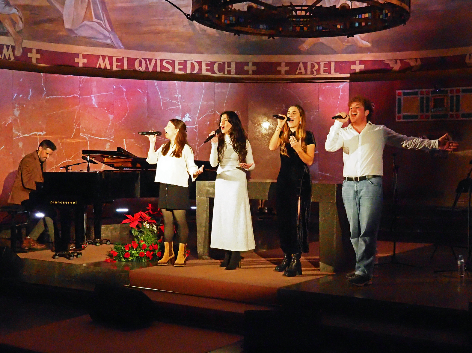 Imatge del concert del m&uacute;sic surienc Mateu Peramiquel a l'Esgl&eacute;sia Parroquial de Sant Crist&ograve;fol, dins de la Festa de Sant Sebasti&agrave;.