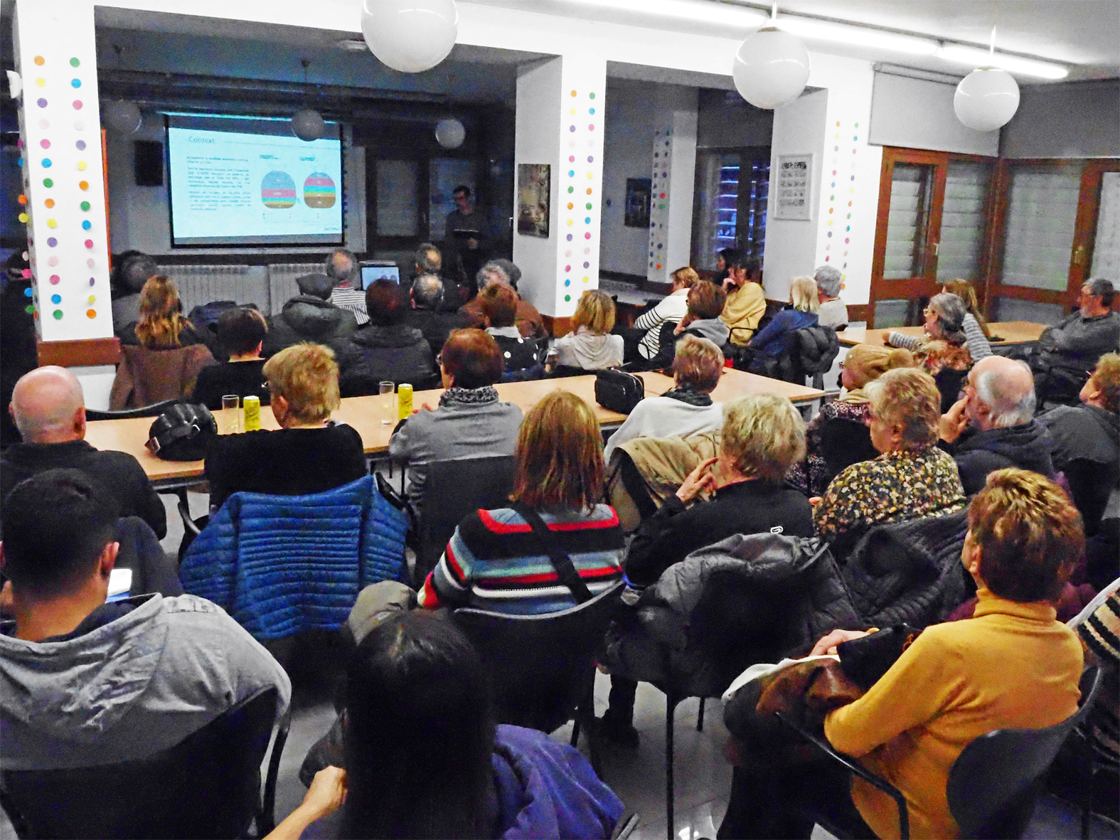 Imatge de l'acte informatiu sobre la nova taxa de residus, celebrat a L'Esplai.