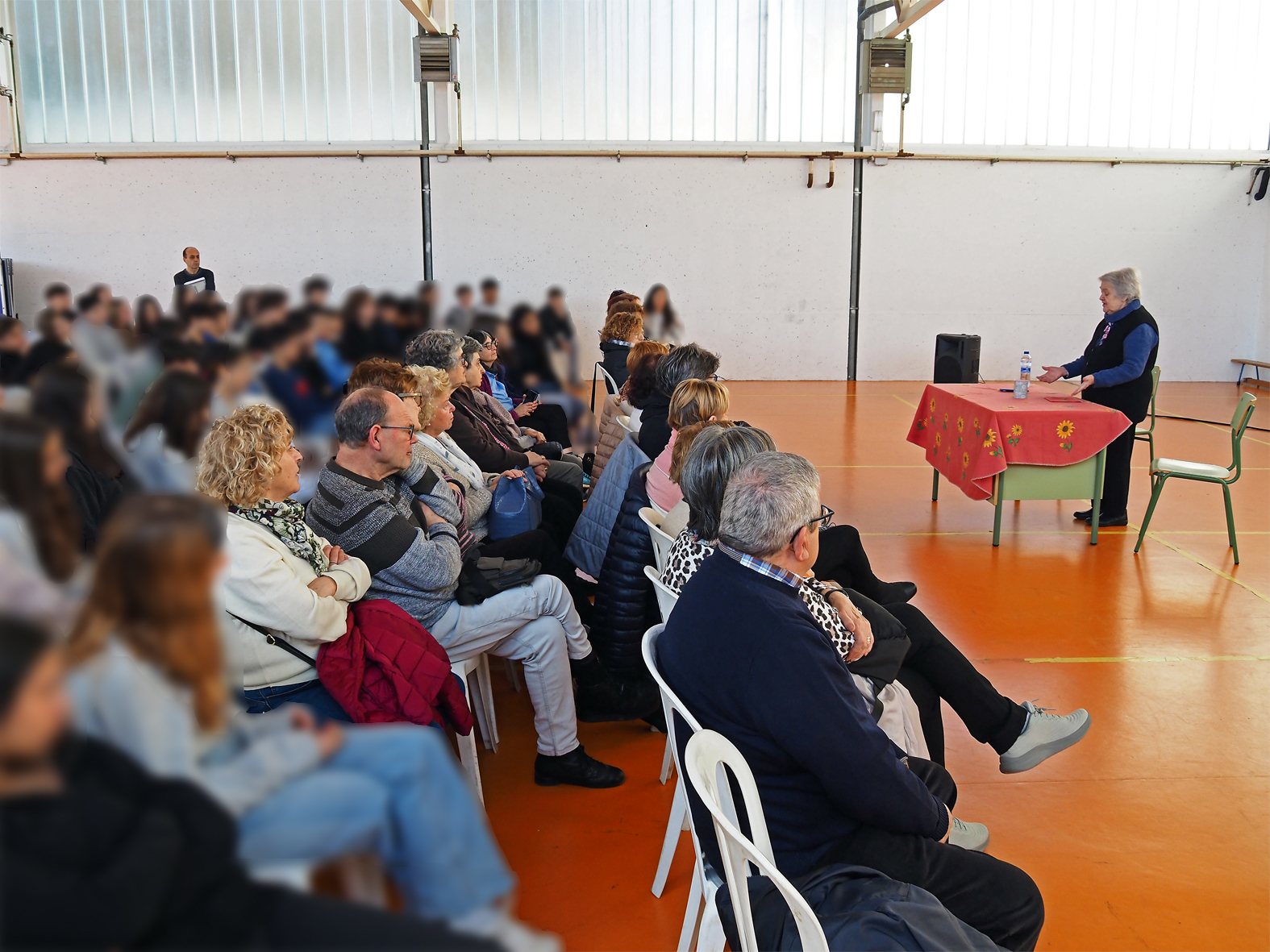 Imatge del teatre-fÃ²rum 'Ã€vies segle XXI' a lâ€™Institut Mig-MÃ³n, dins del programa del Dia Internacional de les Dones a SÃºria.