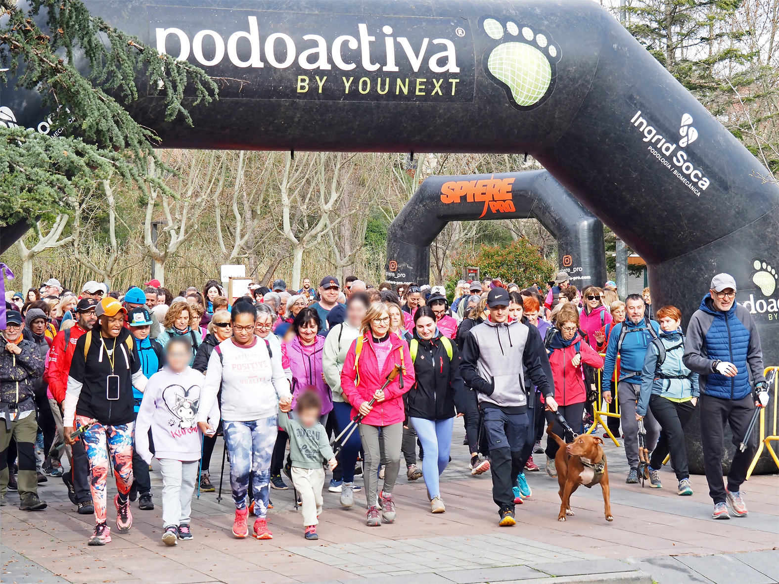 Centenars de persones participen en la 5a Caminada de la Dona, que tanca el programa del Dia Internacional de les Dones a Súria