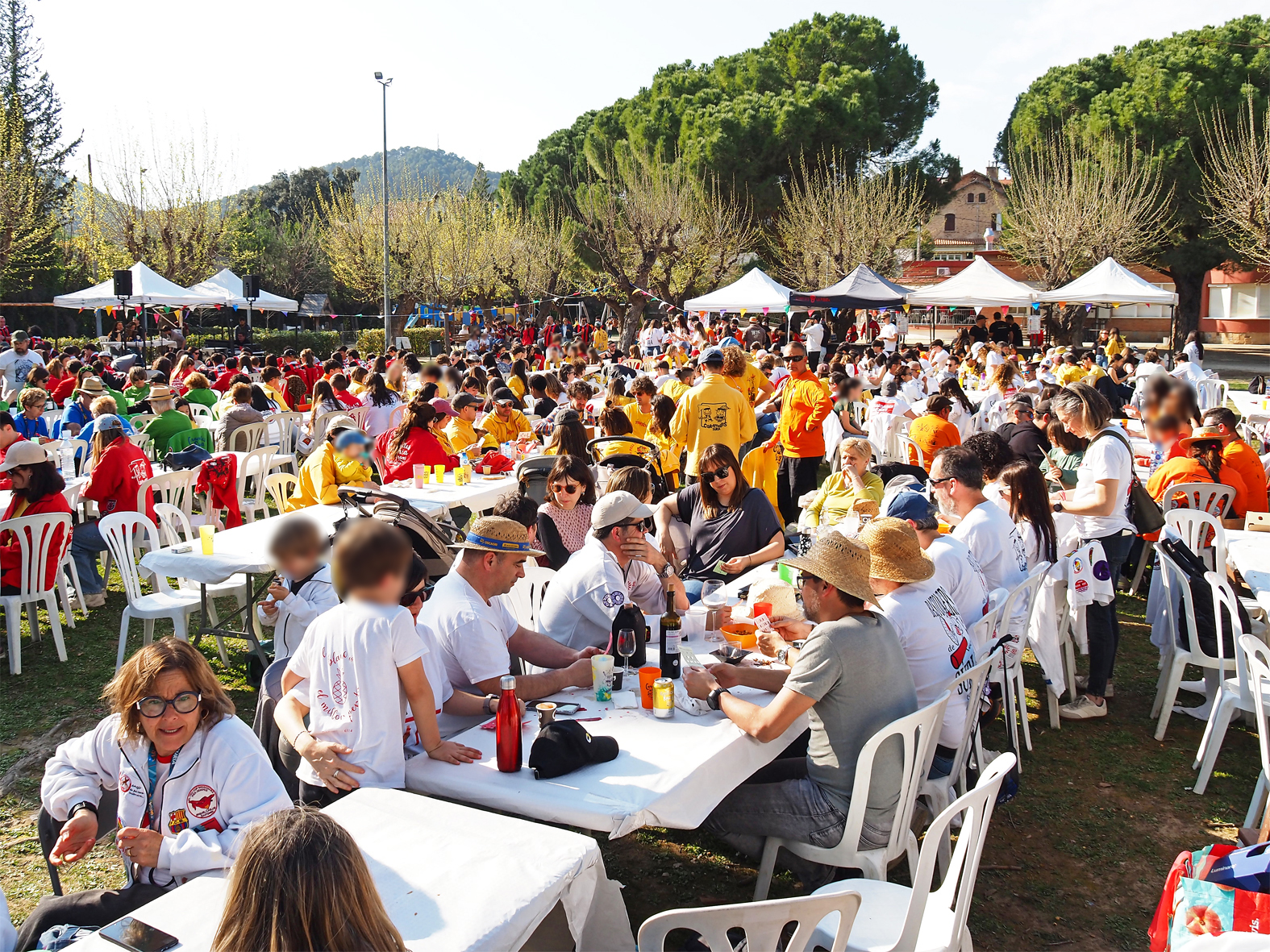 Ambient del Vermut Caramellaire de SÃºria al Parc Municipal Macary i Viader.