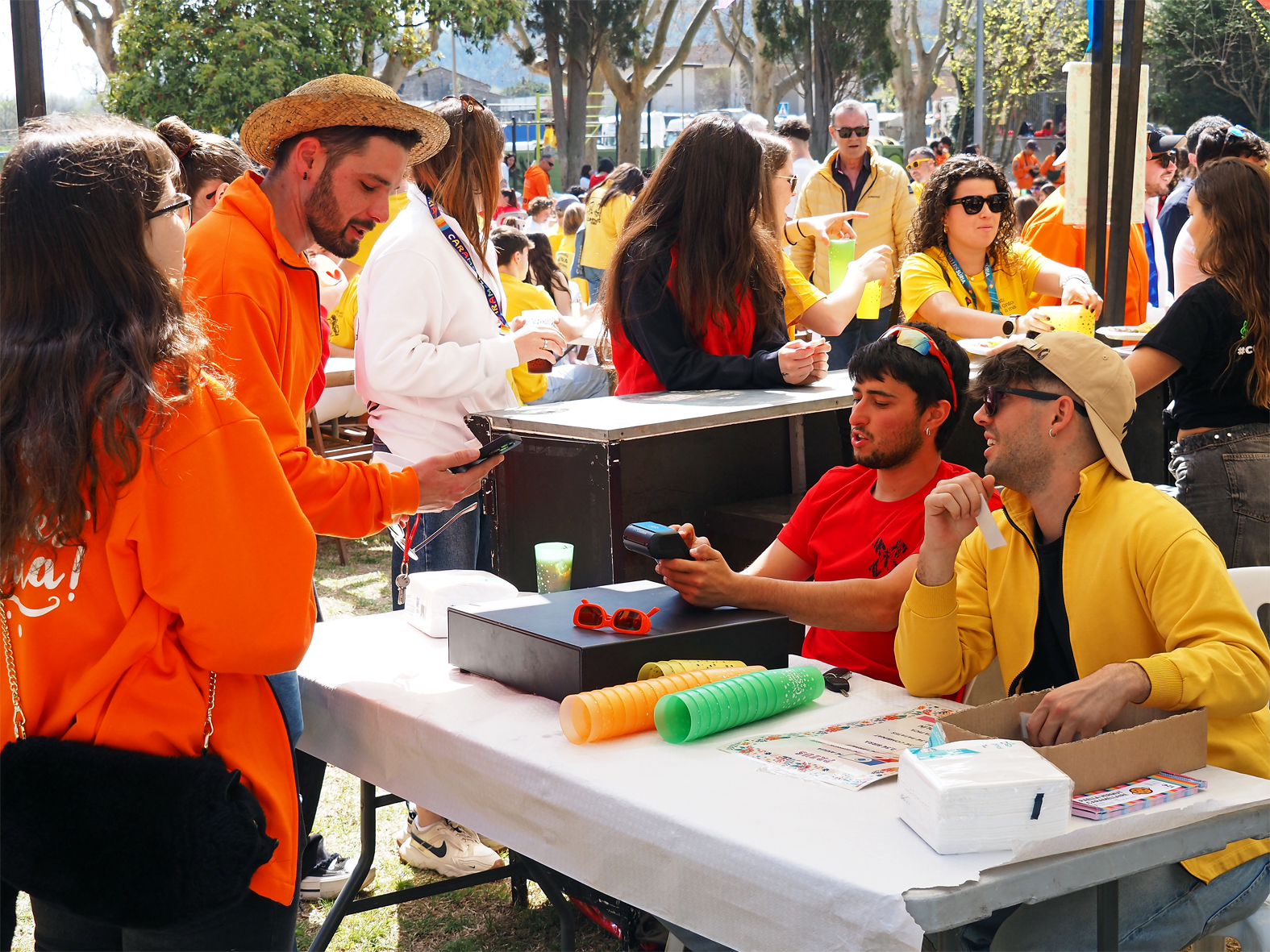 Ambient del Vermut Caramellaire de SÃºria al Parc Municipal Macary i Viader.