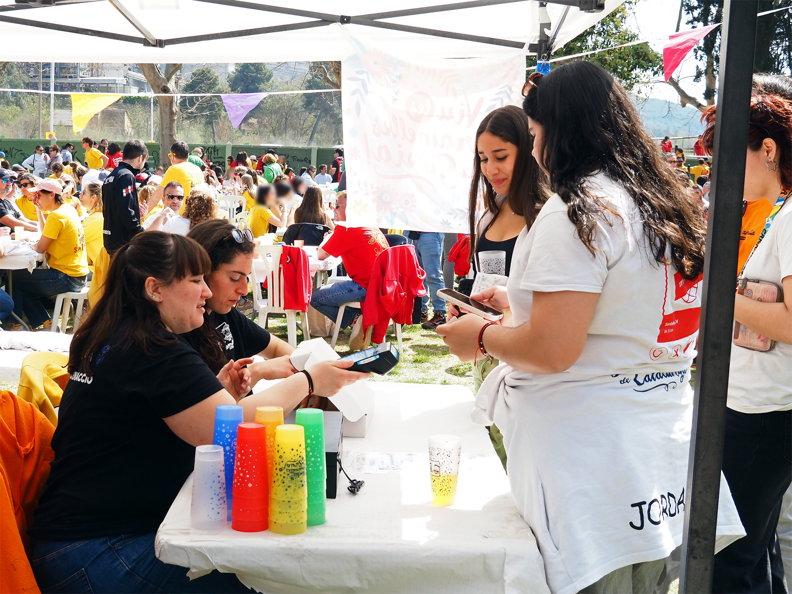 Ambient del Vermut Caramellaire de SÃºria al Parc Municipal Macary i Viader.