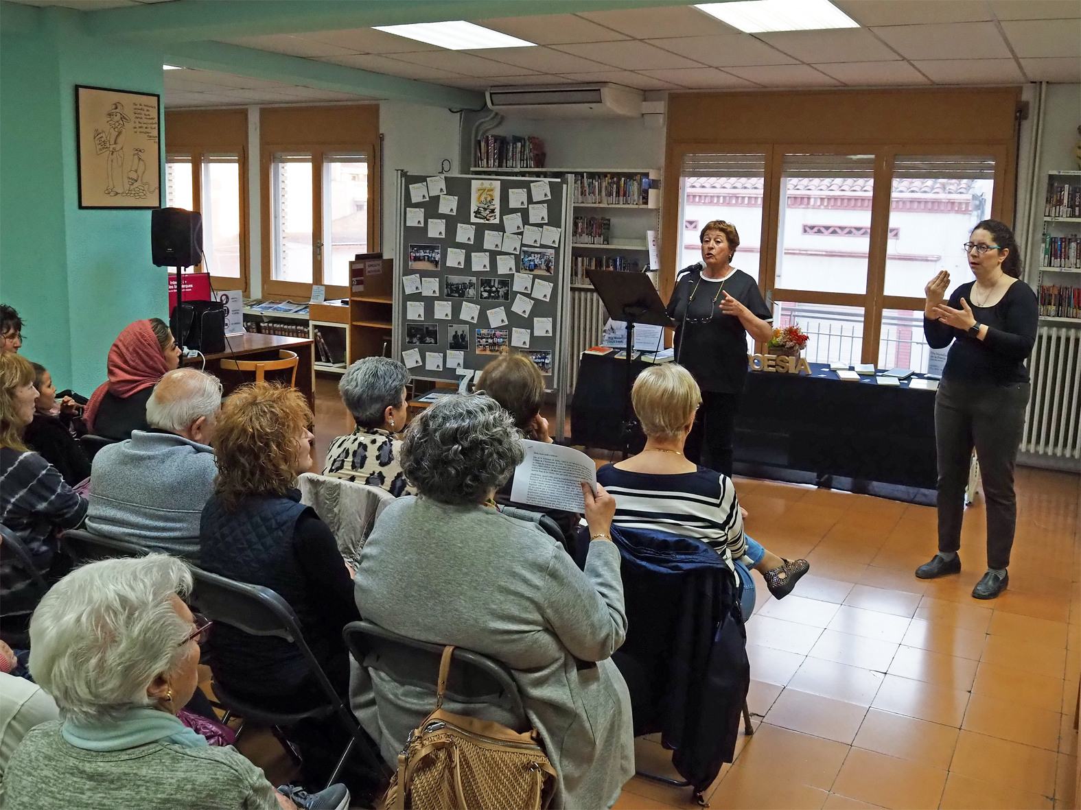 Presentaci&oacute; de l'acte central del Dia Mundial de la Poesia, amb traducci&oacute; a la llengua de signes, a la Biblioteca P&uacute;blica.