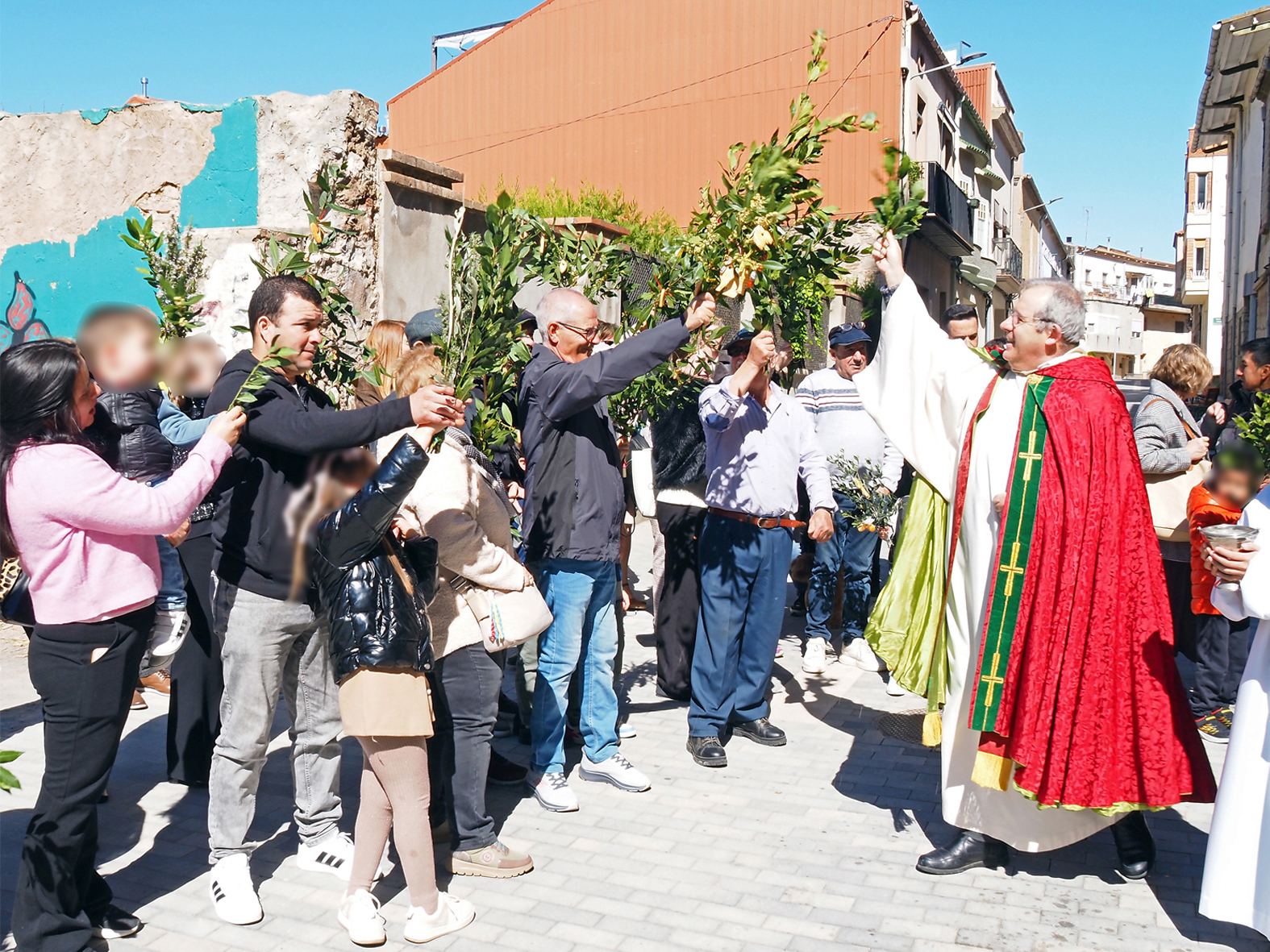 BenedicciÃ³ de Rams al davant de lâ€™EsglÃ©sia Parroquial de Sant CristÃ²fol.