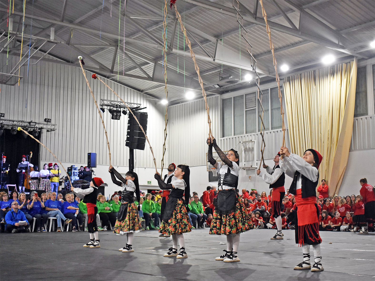 Actuaci&oacute; de la colla Infantil del Foment Cultural durant la Trobada Caramellaire del Pavell&oacute; en les Caramelles de S&uacute;ria 2026.