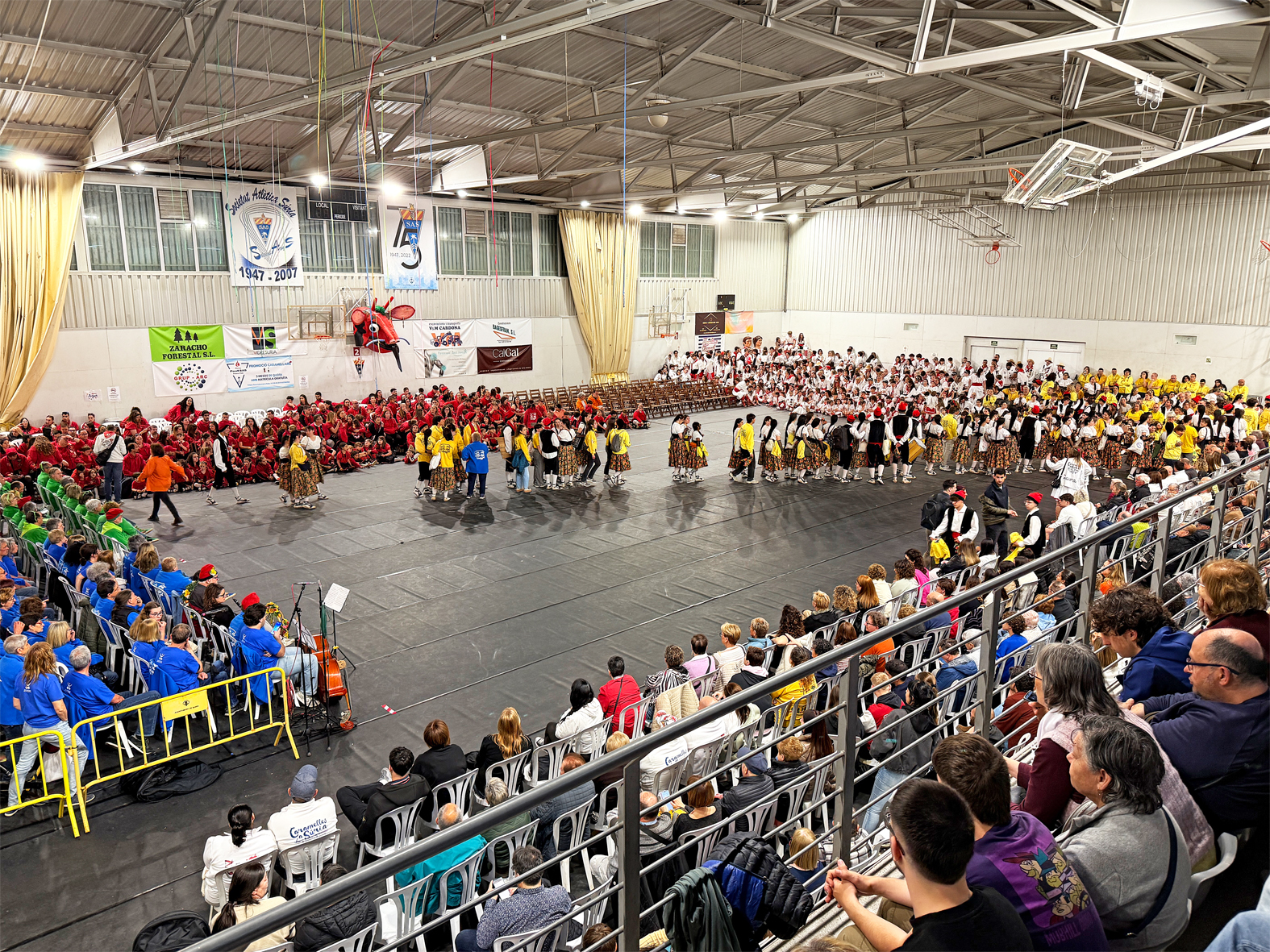 El Pavell&oacute; Municipal d'Esports, pocs minuts abans de l'inici de la Trobada Caramellaire de les Caramelles de S&uacute;ria 2026.