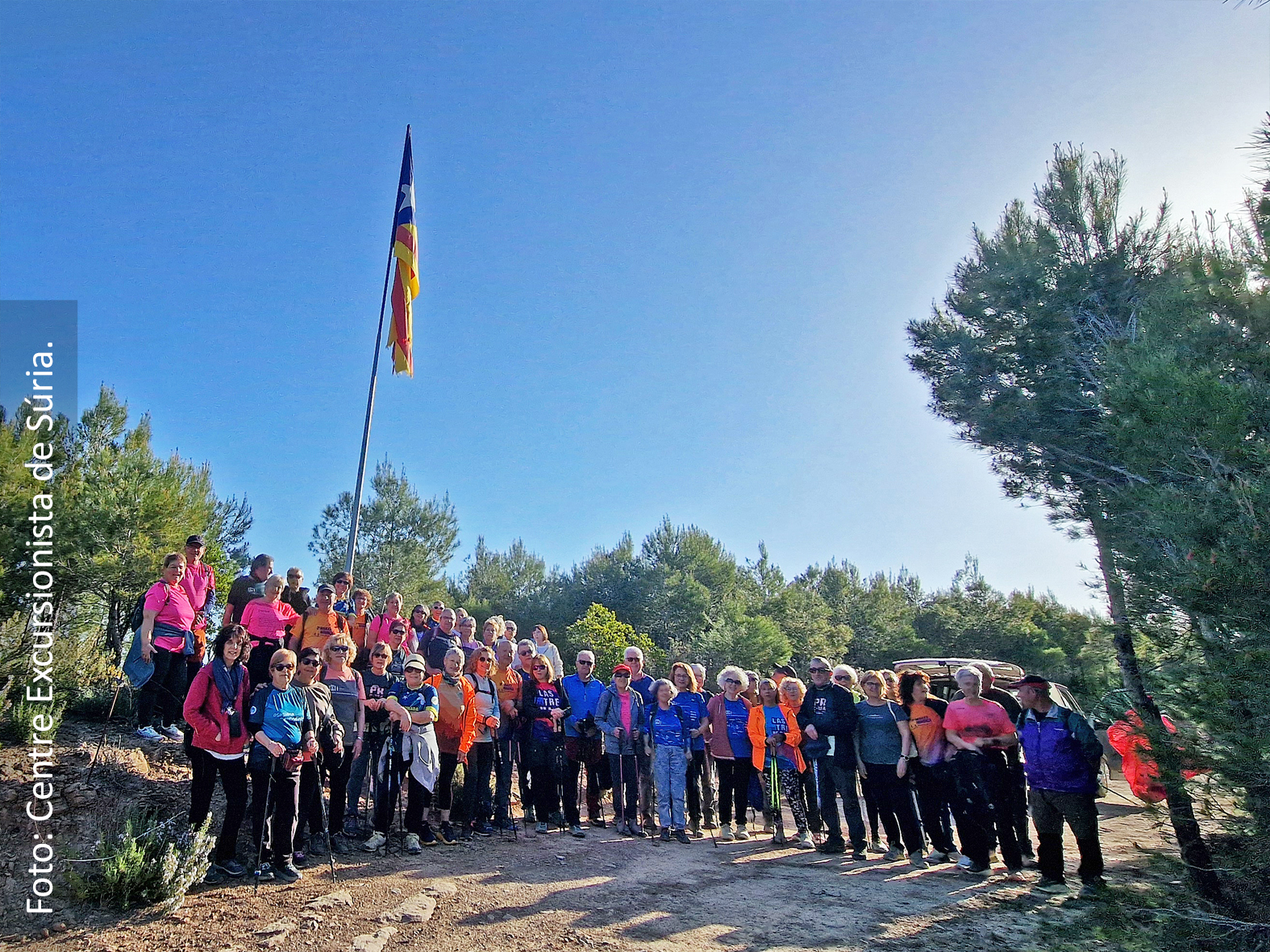 Divendres 10 d'abril de 2026 - Participants en la caminada al pou de glaÃ§ de les Feixes de Coaner i molÃ­ fariner, a cÃ rrec del Centre Excursionista, dins de la 5a Escola de Salut de SÃºria.