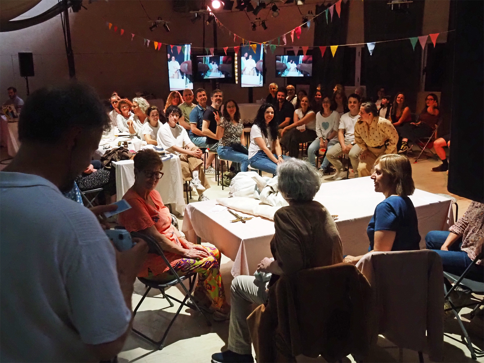 Escena de l'obra de teatre documental immersiu 'Iaia' de la companyia Mambo Project, dins del 9&egrave; Festival d'Espectacles Art en Cicle de S&uacute;ria.