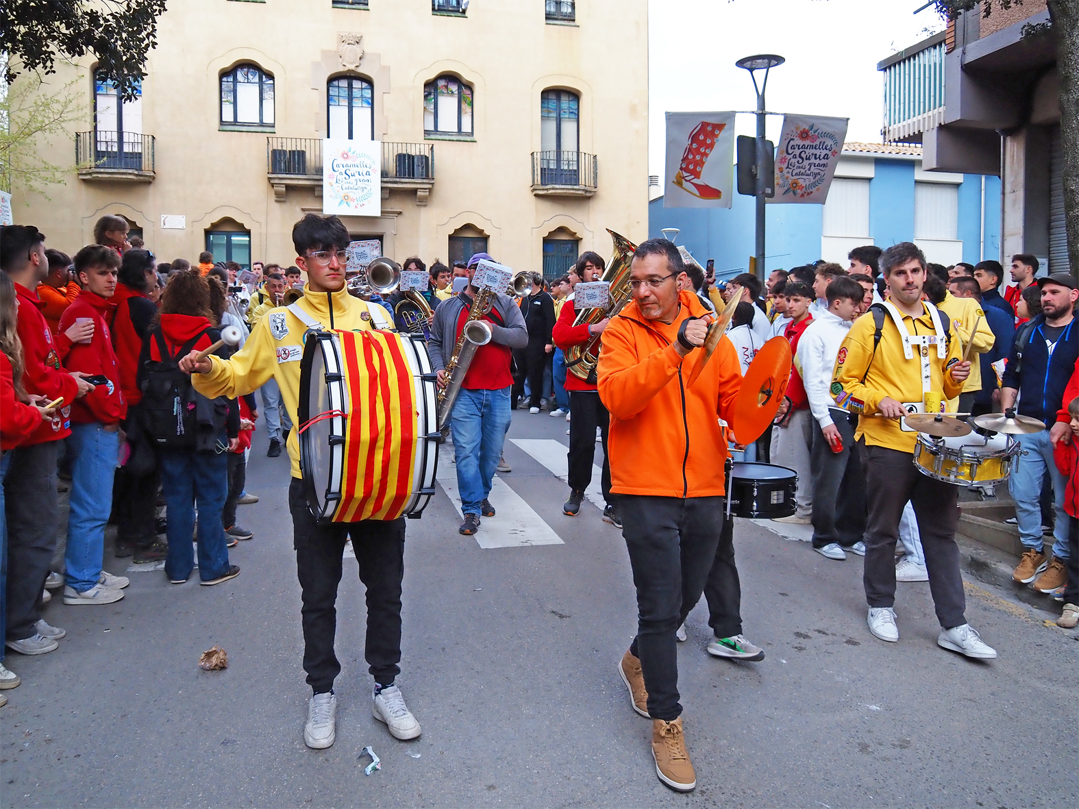 Inici de la Passada Caramellaire en el primer dia de les Caramelles de SÃºria.