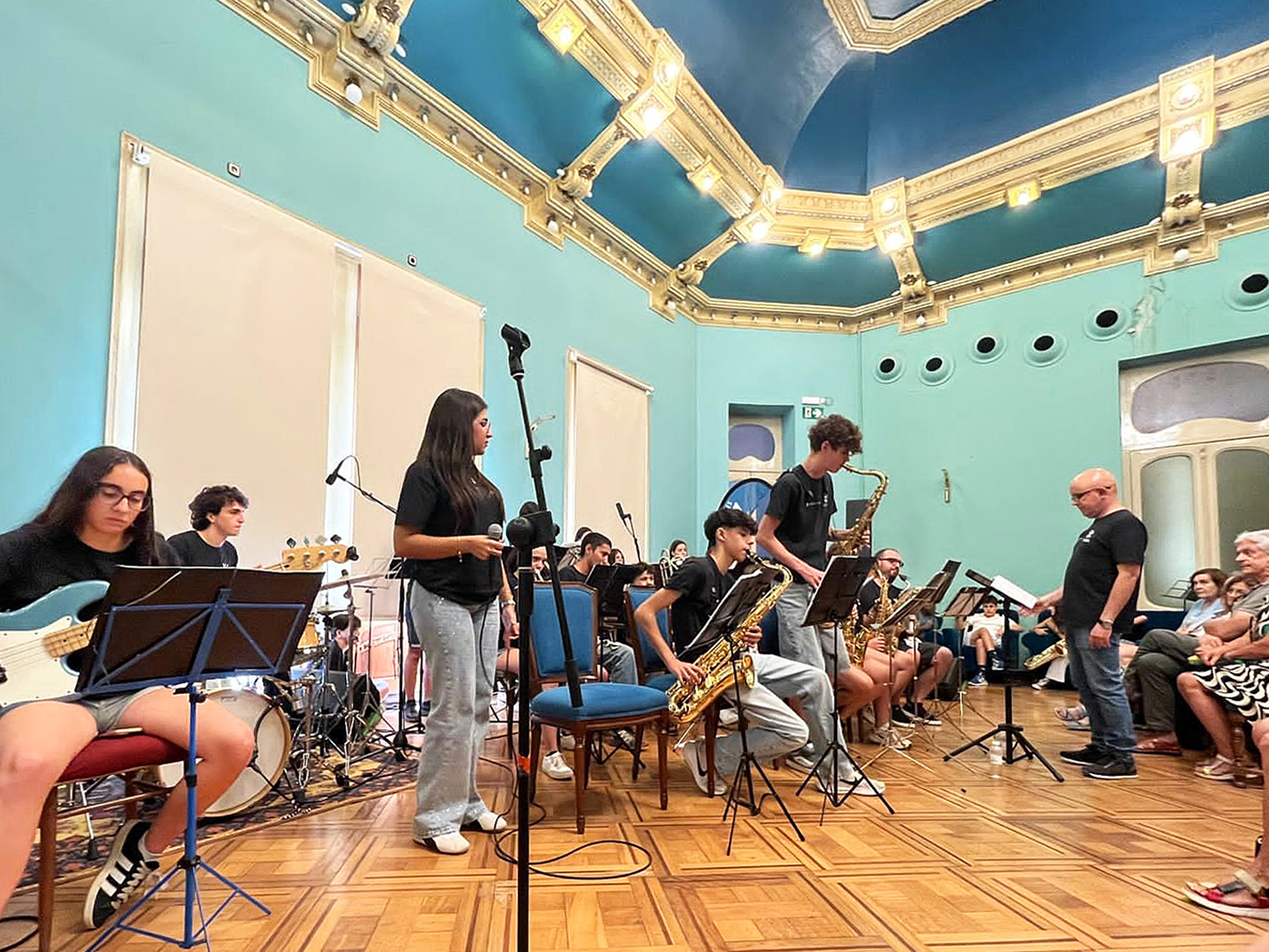 Curs 2025-26 - ActuaciÃ³ de la Jazz Band NavÃ s-SÃºria a Osca, en el marc de l'11Ã¨ Festival Huesca es Jazz.