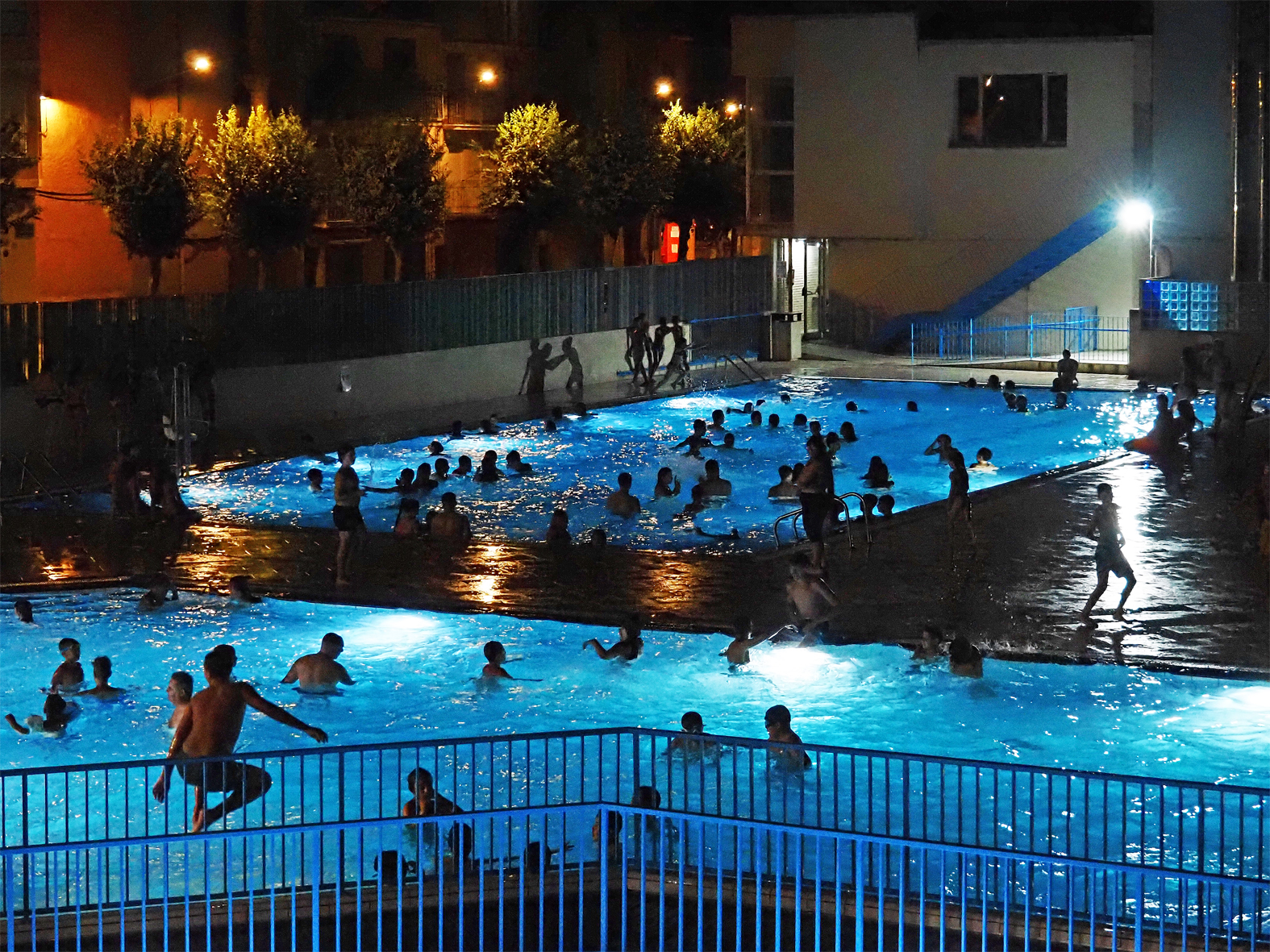 Piscina nocturna de la Festa Major de SÃºria.