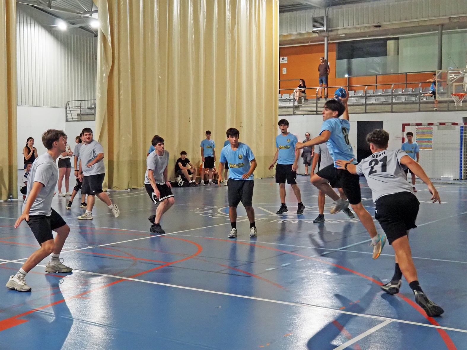 CompeticiÃ³ dels Kampionats Esportius Nocturns (KEN), dins de la Festa Major de SÃºria.