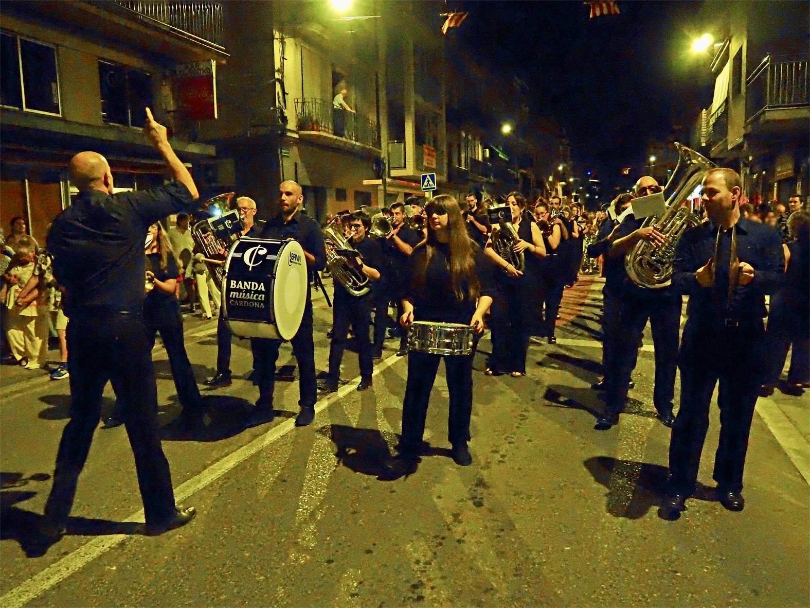 Cercavila nocturna de la Banda de Cardona, dins de la Festa Major de S&uacute;ria.