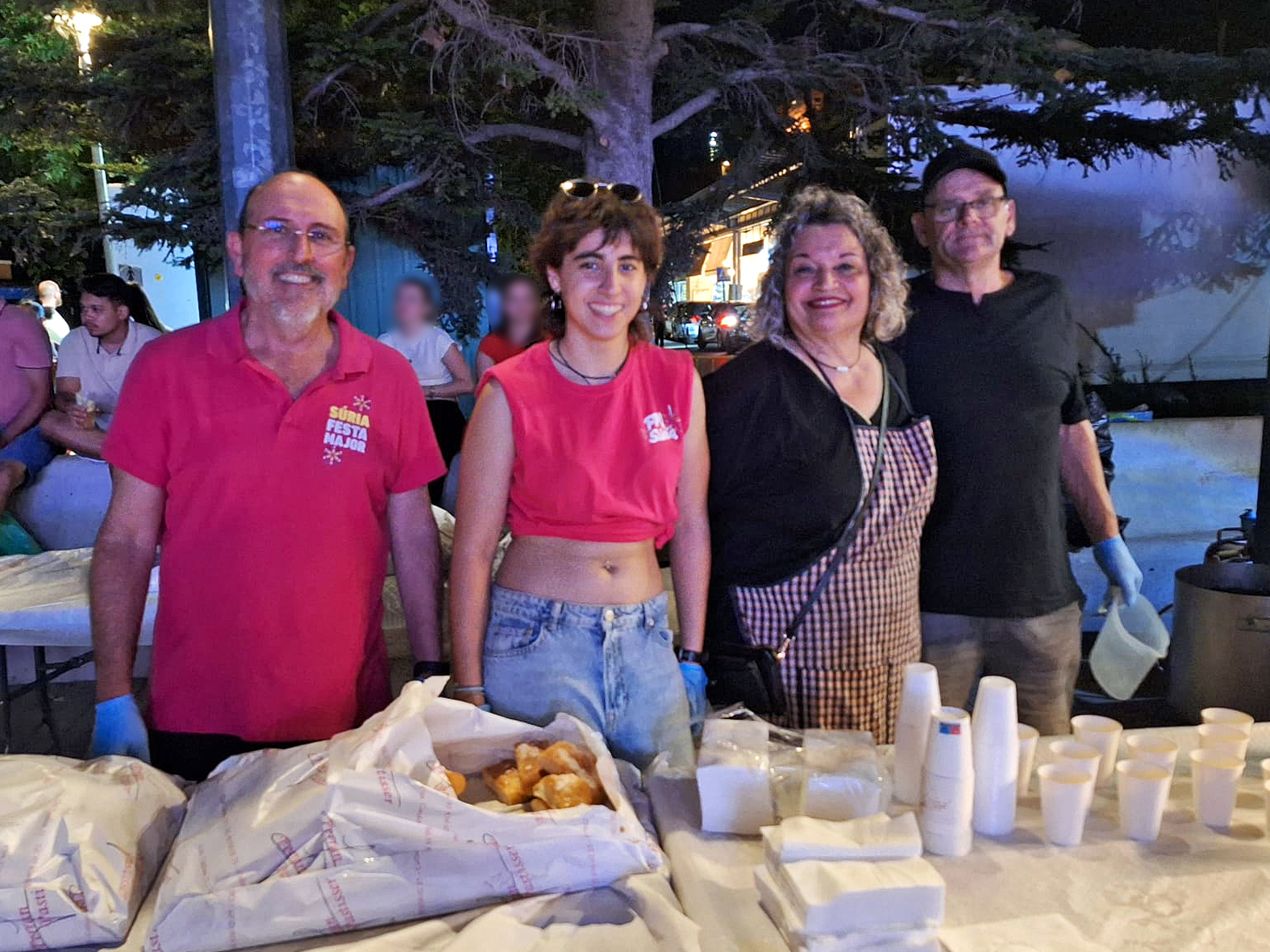 Xocolatada nocturna a la pla&ccedil;a de Sant Joan, dins de la Festa Major de S&uacute;ria.