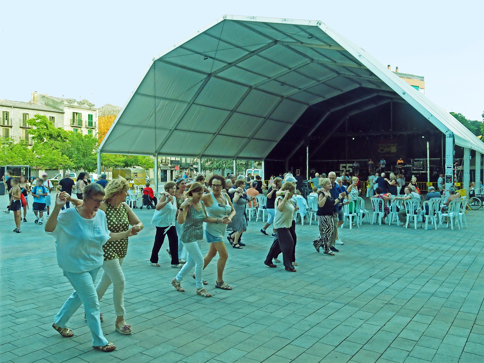 Ball de tarda amb el grup Crystal, dins de la Festa Major de S&uacute;ria.