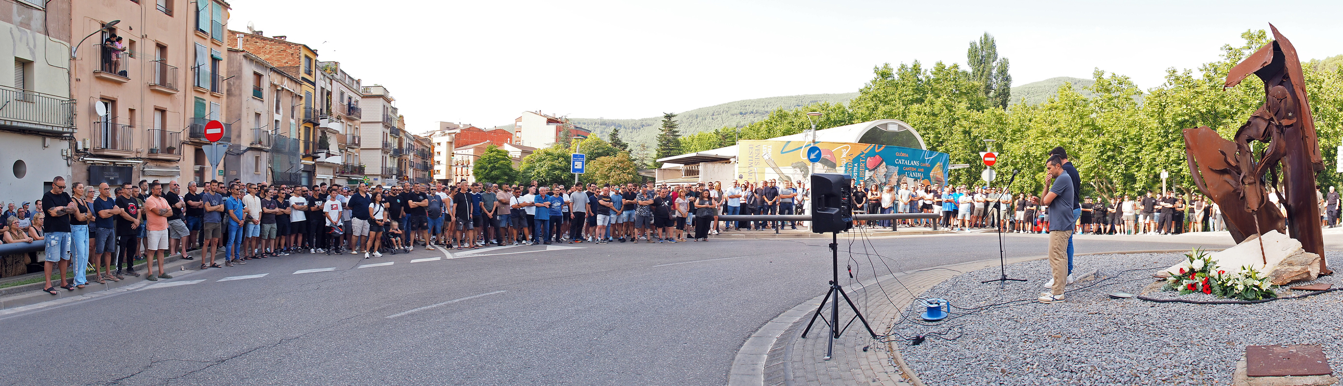 Imatge de l'acte en mem&ograve;ria de Pau Simon Garcia, mort a la mina de Cabanasses, a l'entorn del Monument a la Mineria.