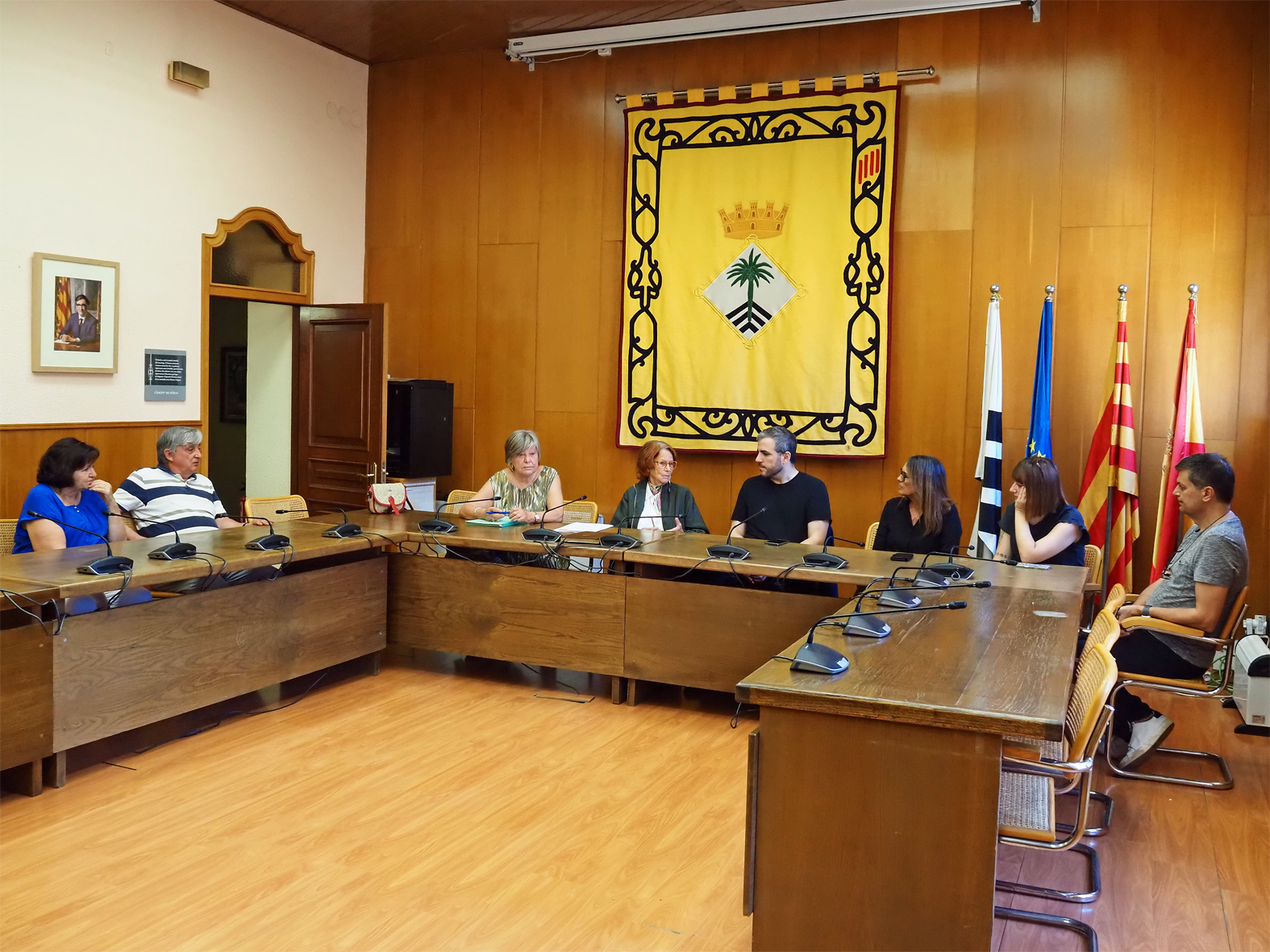 Recepci&oacute; institucional a la S&iacute;ndica de Greuges, Esther Gim&eacute;nez-Salinas, al sal&oacute; de sessions de la Casa de la Vila.