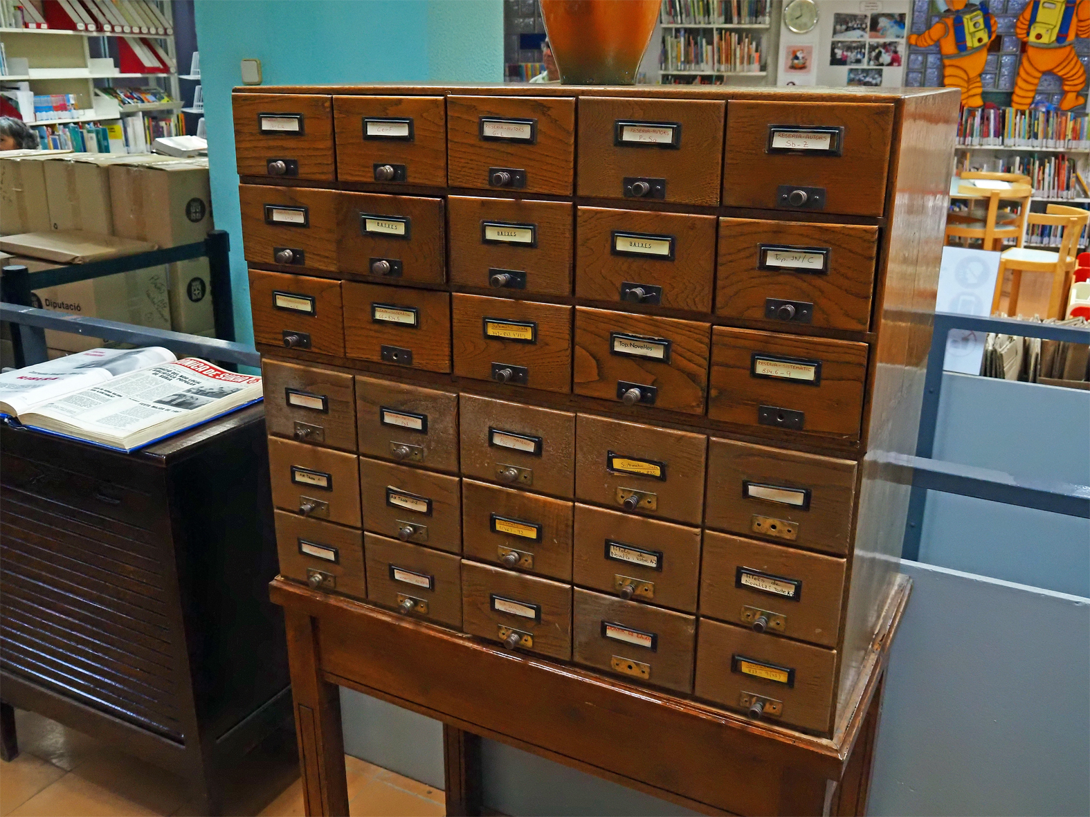 Antic arxivador durant lâ€™acte de comiat de les instalÂ·lacions de la Biblioteca al carrer Tarragona.