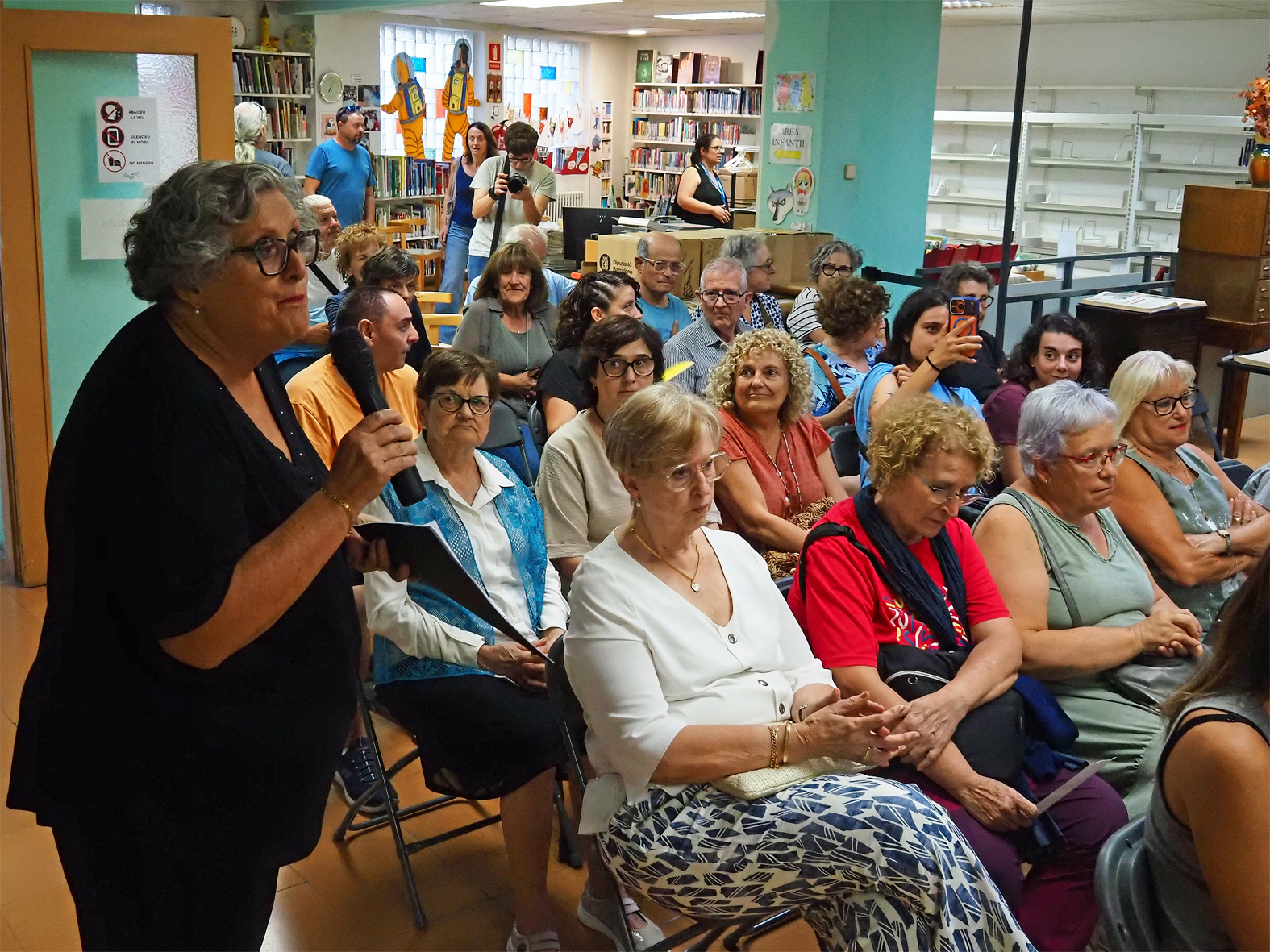 Inici de lâ€™acte de comiat de les instalÂ·lacions de la Biblioteca al carrer Tarragona, conduÃ¯t per Elvira Balaguer.