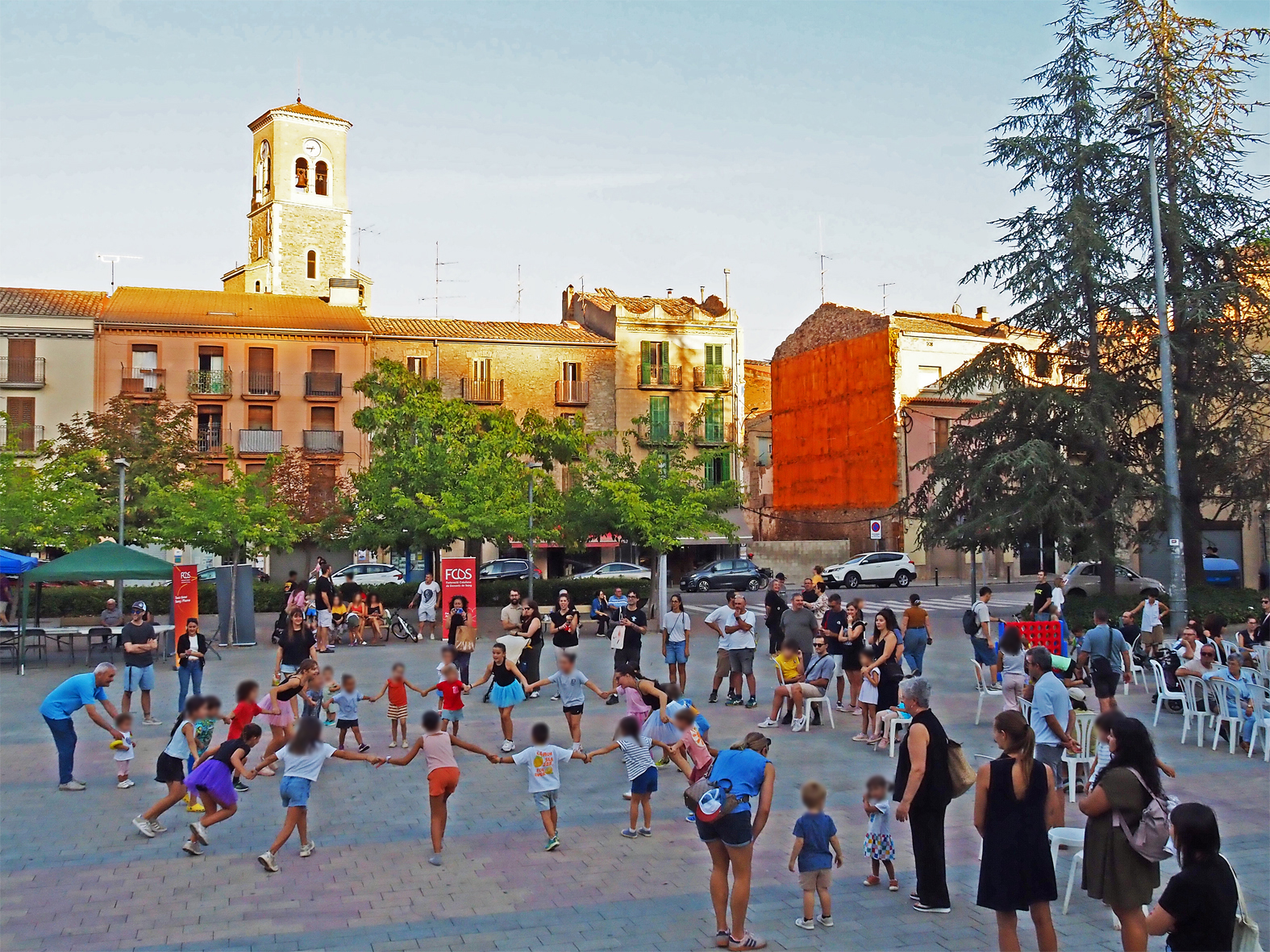 Animaci&oacute; infantil a la pla&ccedil;a de Sant Joan durant la Marat&oacute; de Sang de S&uacute;ria.