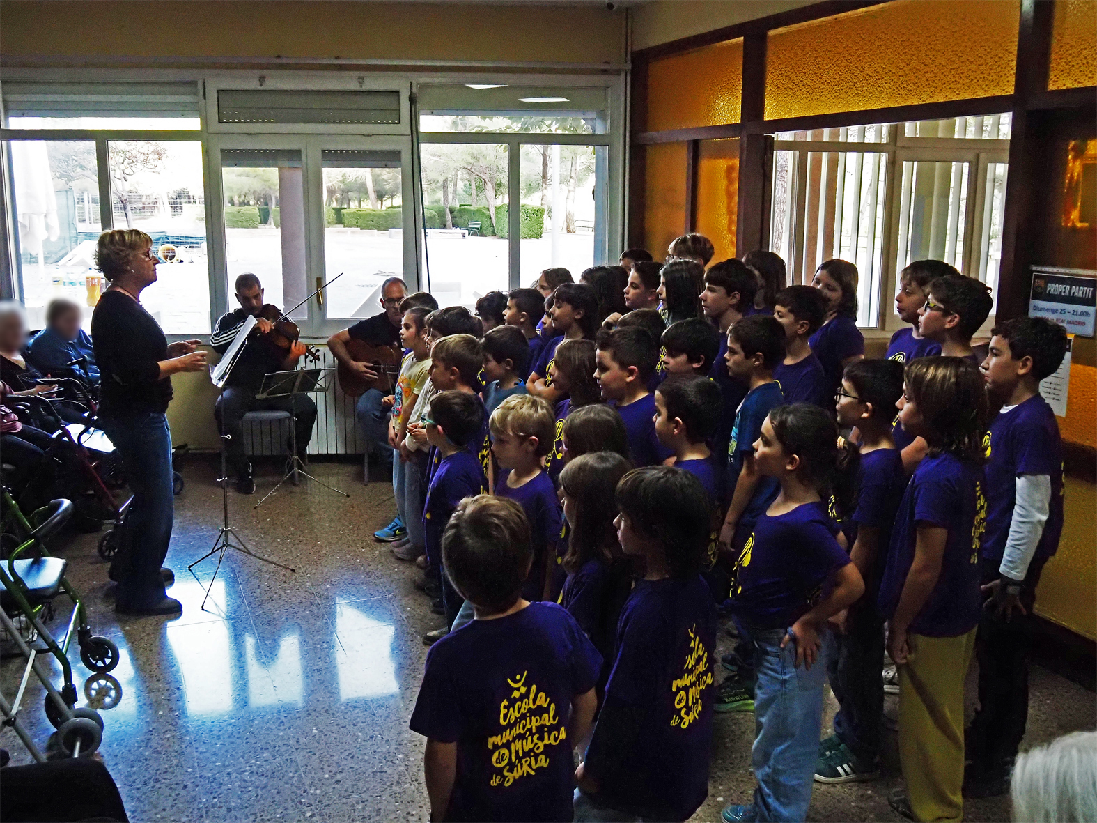 Actuaci&oacute; d'alumnat i professorat de l'Escola Municipal de M&uacute;sica a la Resid&egrave;ncia Bell Rep&ograve;s, dins de la Setmana de la Gent Gran de S&uacute;ria.