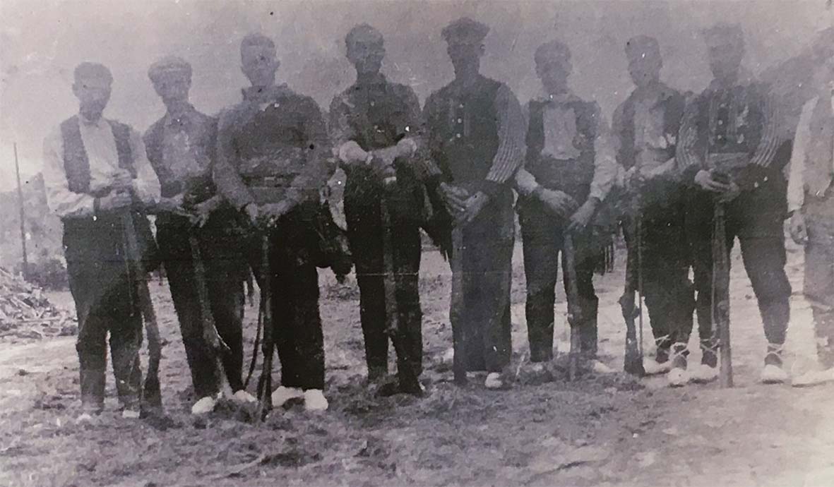 DÃ¨cada de 1920 - Colla caramellaire del Tro Gros (font: llibre 'Les Caramelles de SÃºria' de NÃºria Balaguer i Riera).