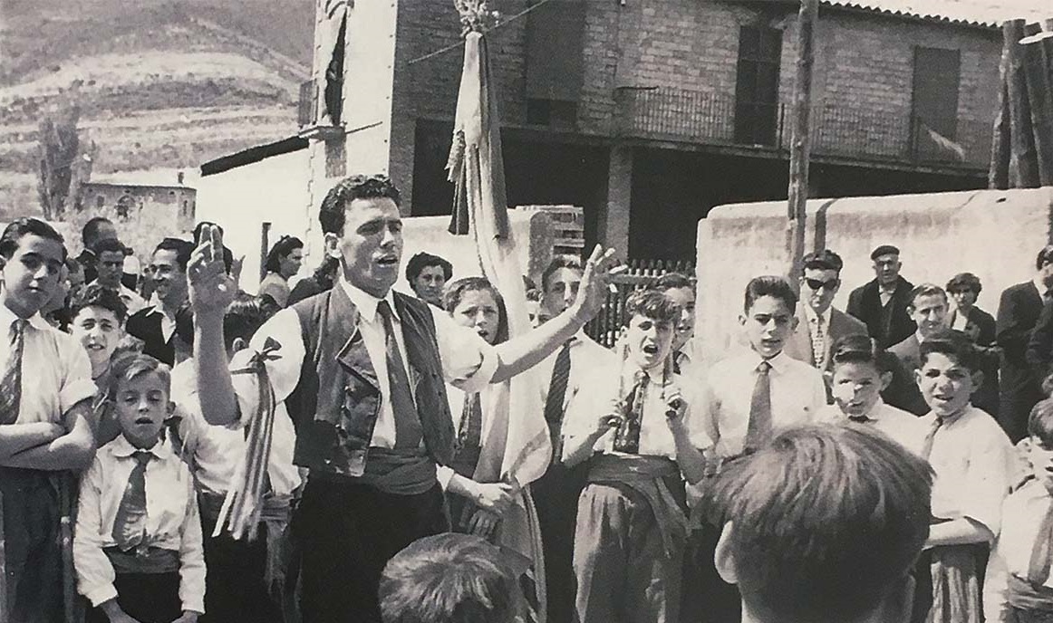 DÃ¨cada de 1950 - ActuaciÃ³ de la colla caramellaire del Centre CatÃ²lic (font: llibre 'Les Caramelles de SÃºria' de NÃºria Balaguer i Riera).