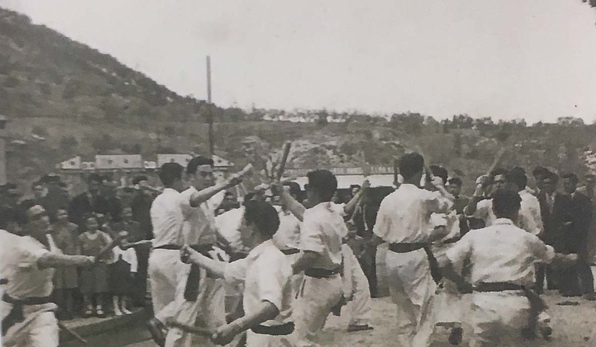 Any 1952 - ActuaciÃ³ dels bastoners de la colla caramellaire de La Llanterna.