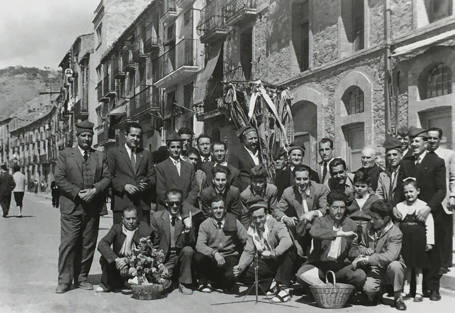 DÃ¨cada de 1960 - Colla caramellaire de la Societat Coral La Llanterna (font: llibre 'SÃºria. Els records d'un poble' de Josep Juncadella Masana i M. del Pilar GÃ³mez GÃ³mez).