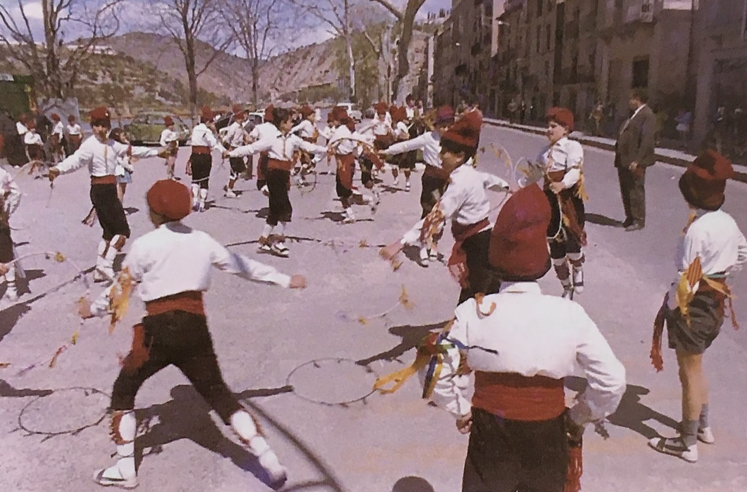 Any 1970 - ActuaciÃ³ caramellaire dels Fadrinets del Poble Vell (font: llibre 'Les Caramelles de SÃºria' de NÃºria Balaguer i Riera).