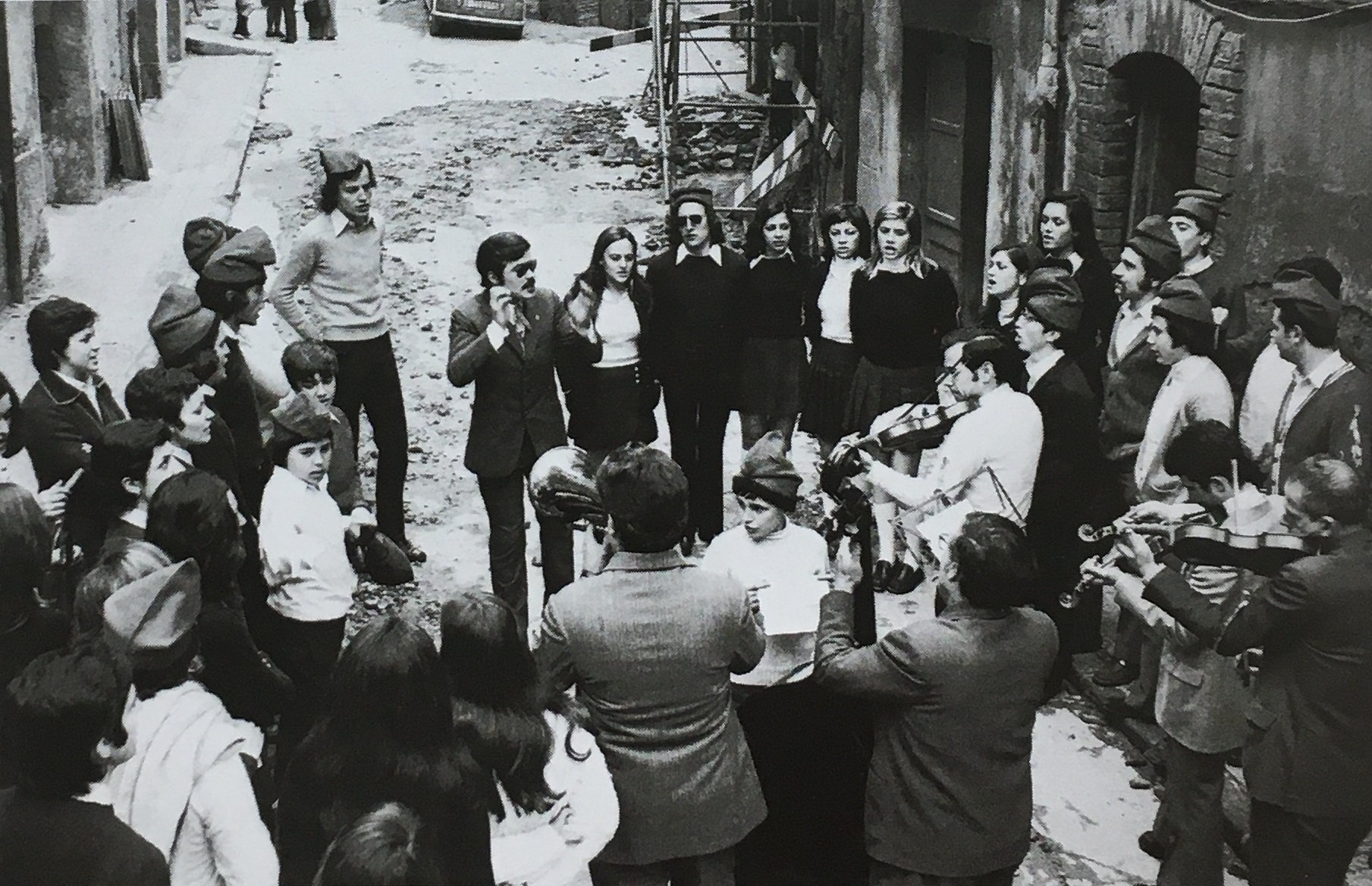 DÃ¨cada de 1970 - Colla caramellaire de Joventuts Musicals i el Centre Excursionista (font: llibre 'Les Caramelles de SÃºria' de NÃºria Balaguer i Riera).