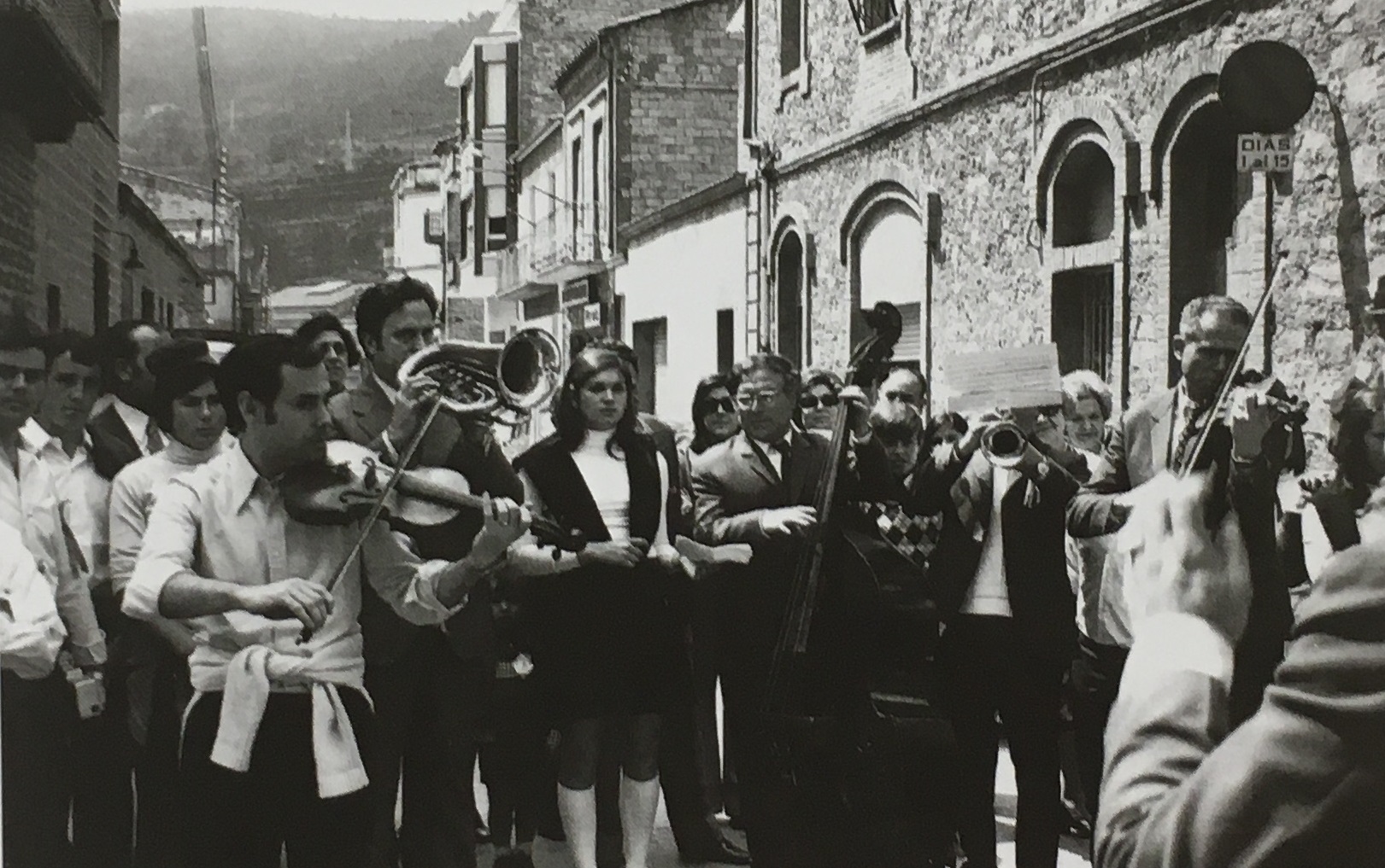 DÃ¨cada de 1970 - Colla caramellaires de Joventuts Musicals i el Centre Excursionista (font: llibre 'Les Caramelles de SÃºria' de NÃºria Balaguer i Riera).