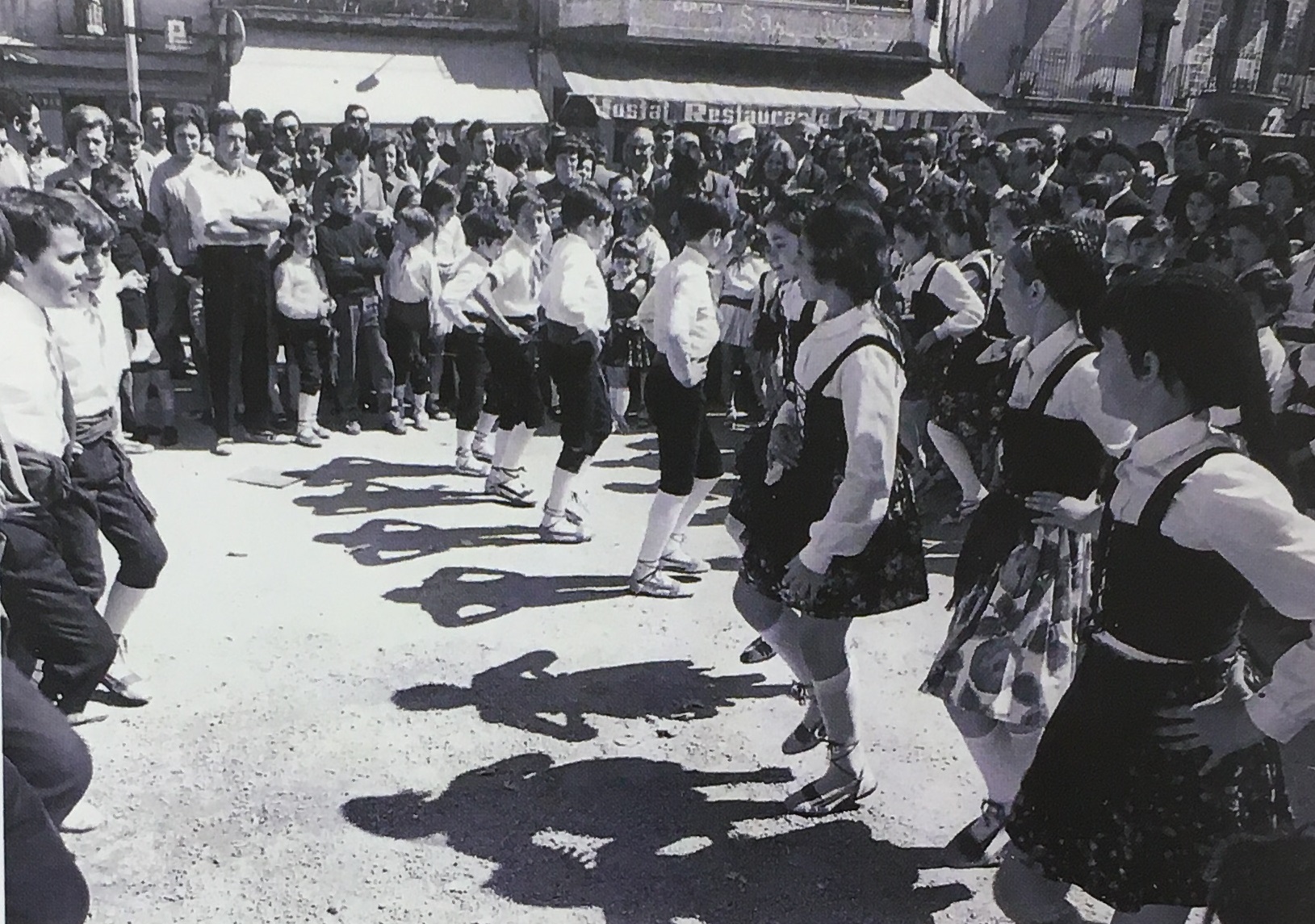 Any 1972 - ActuaciÃ³ de la colla caramellaire del Foment Cultural (font: llibre 'Les Caramelles a SÃºria' de NÃºria Balaguer i Riera).