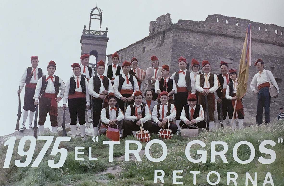 Any 1975 - Colla caramellaire del Tro Gros, l'any de la represa del grup (font: llibre 'Les Caramelles de SÃºria' de NÃºria Balaguer i Riera).