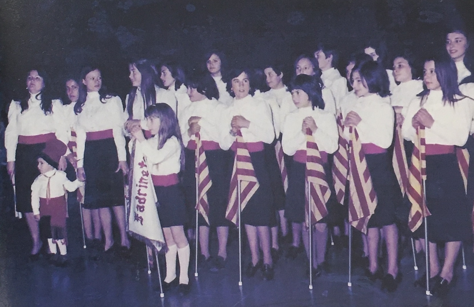 Any 1977 - Colla caramellaire dels Fadrinets del Poble Vell (font: llibre 'Les Caramelles de SÃºria' de NÃºria Balaguer i Riera).