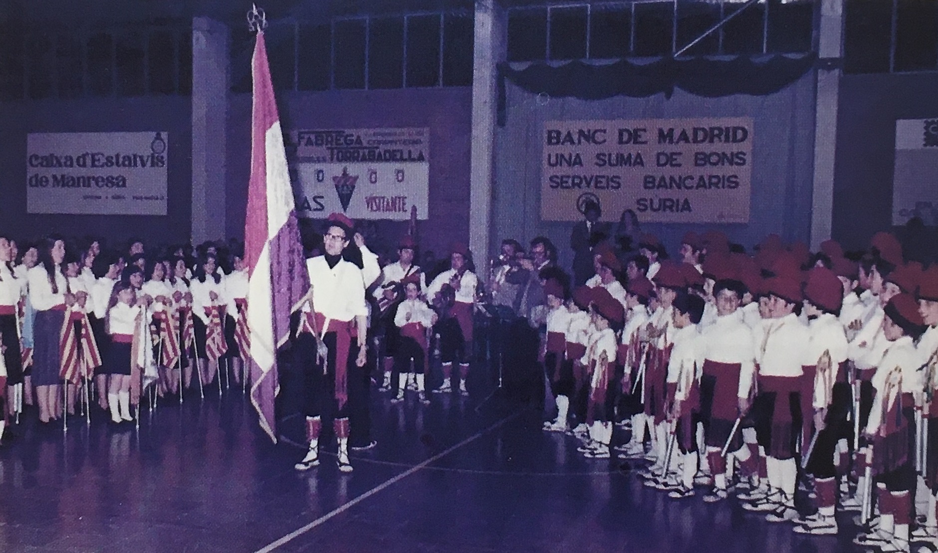 Any 1977 - Colla caramellaire dels Fadrinets del Poble Vell (font: llibre 'Les Caramelles a SÃºria' de NÃºria Balaguer i Riera).