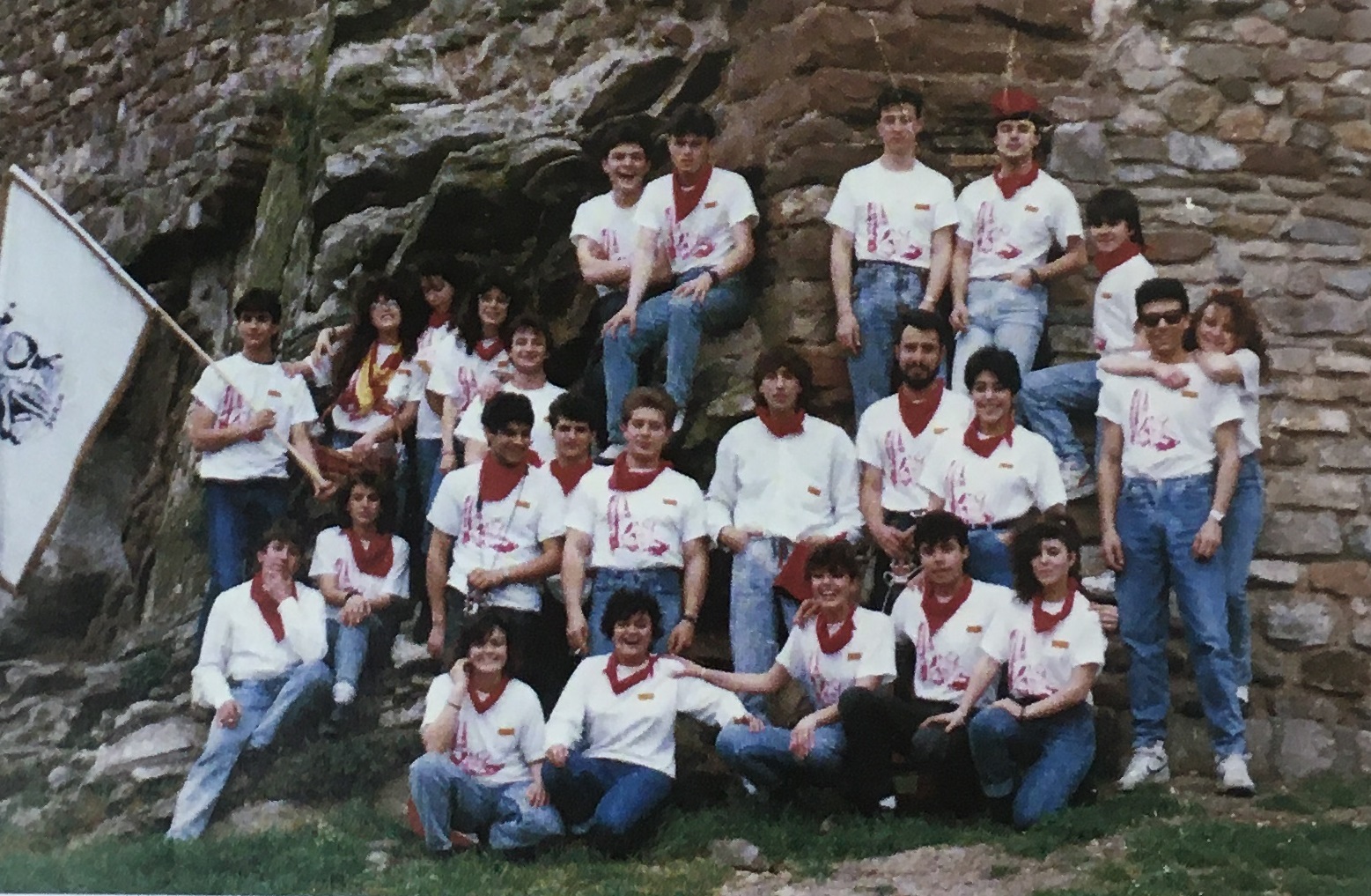 DÃ¨cada de 1980 - Colla caramellaire del ColÂ·lectiu Juvenil (font: llibre 'Les Caramelles de SÃºria' de NÃºria Balaguer i Riera).