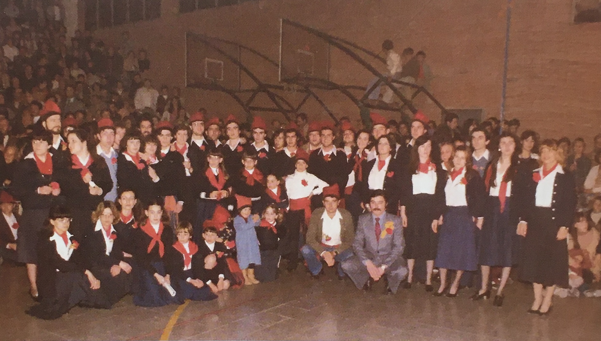 Any 1980 - Colla caramellaire de Joventuts Musicals i el Centre Excursionista (font: llibre 'Les Caramelles de SÃºria' de NÃºria Balaguer i Riera).