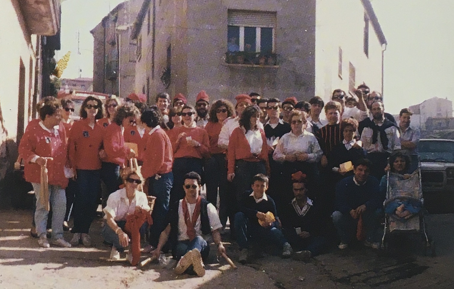DÃ¨cada de 1980 - Colla caramellaire de l'AgrupaciÃ³ PiragÃ¼Ã itica (font: llibre 'Les Caramelles de SÃºria' de NÃºria Balaguer i Riera).