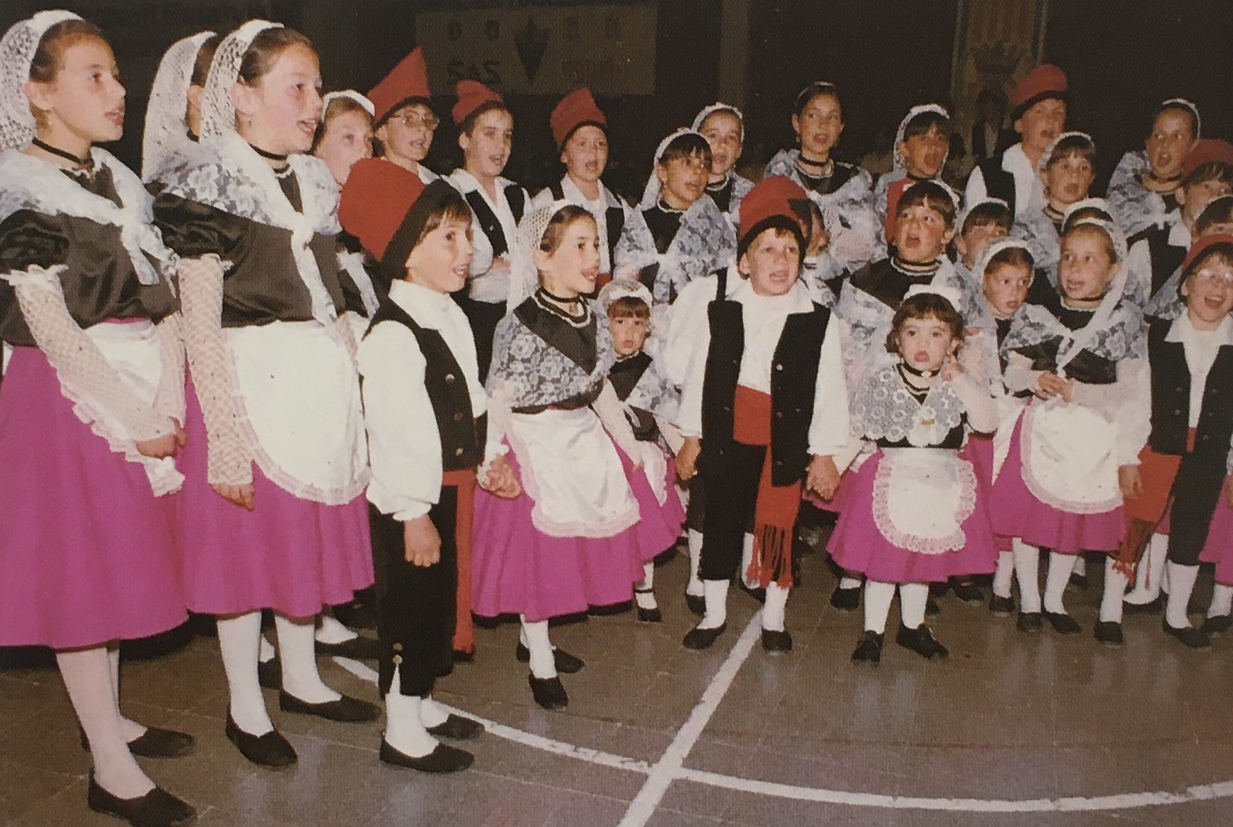 Any 1985 - Colla caramellaire del Foment Cultural (font: llibre 'Les Caramelles de SÃºria' de NÃºria Balaguer i Riera).