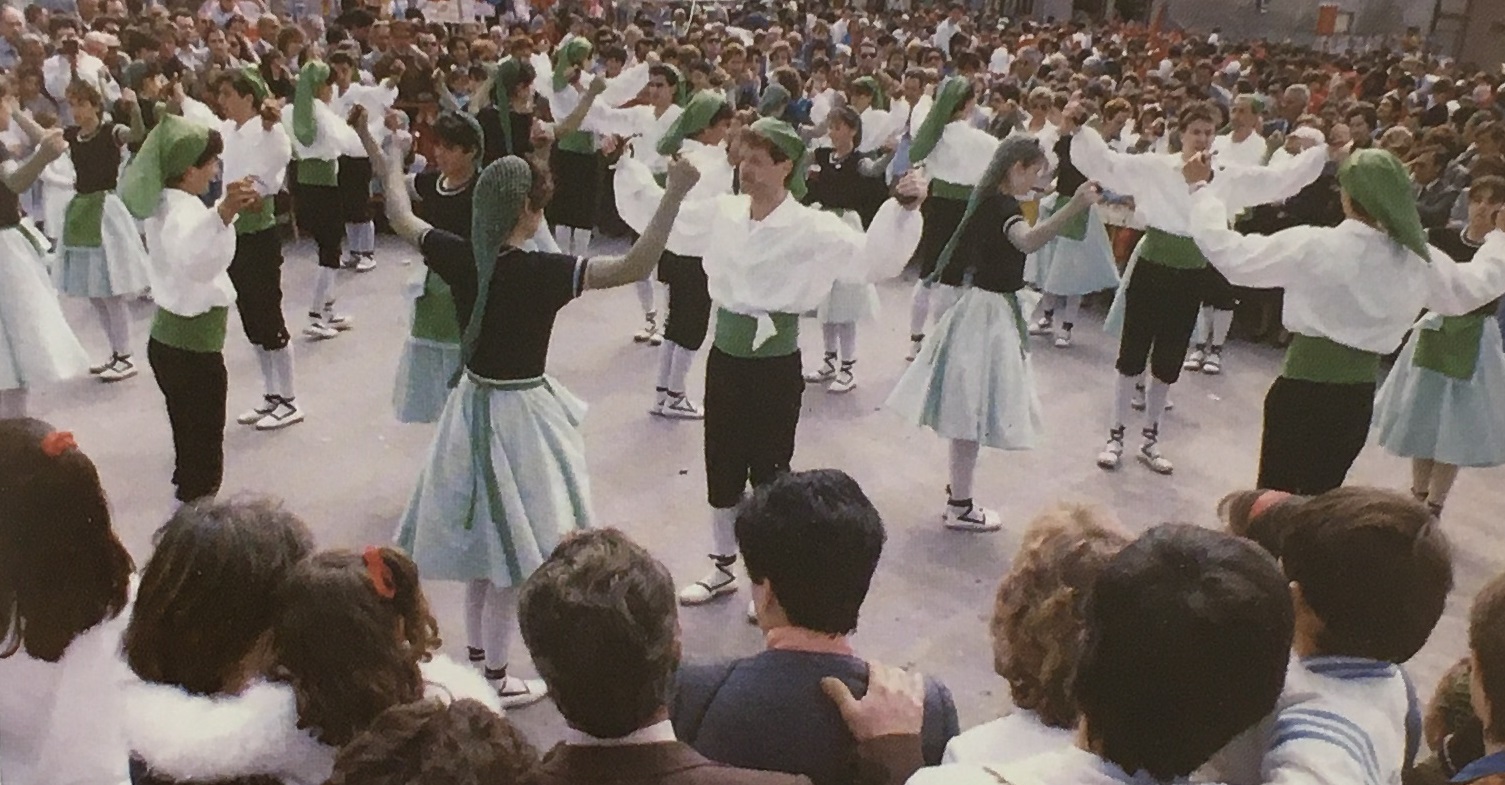 Any 1987 - Colla caramellaire de l'AgrupaciÃ³ Sardanista (font: llibre 'Les Caramelles de SÃºria' de NÃºria Balaguer i Riera).