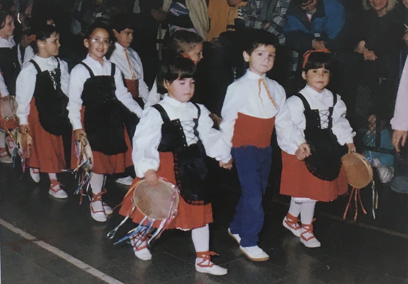 Any 1989 - Colla caramellaire de l'AgrupaciÃ³ Sardanista (font: llibre 'Les Caramelles de SÃºria' de NÃºria Balaguer i Riera).